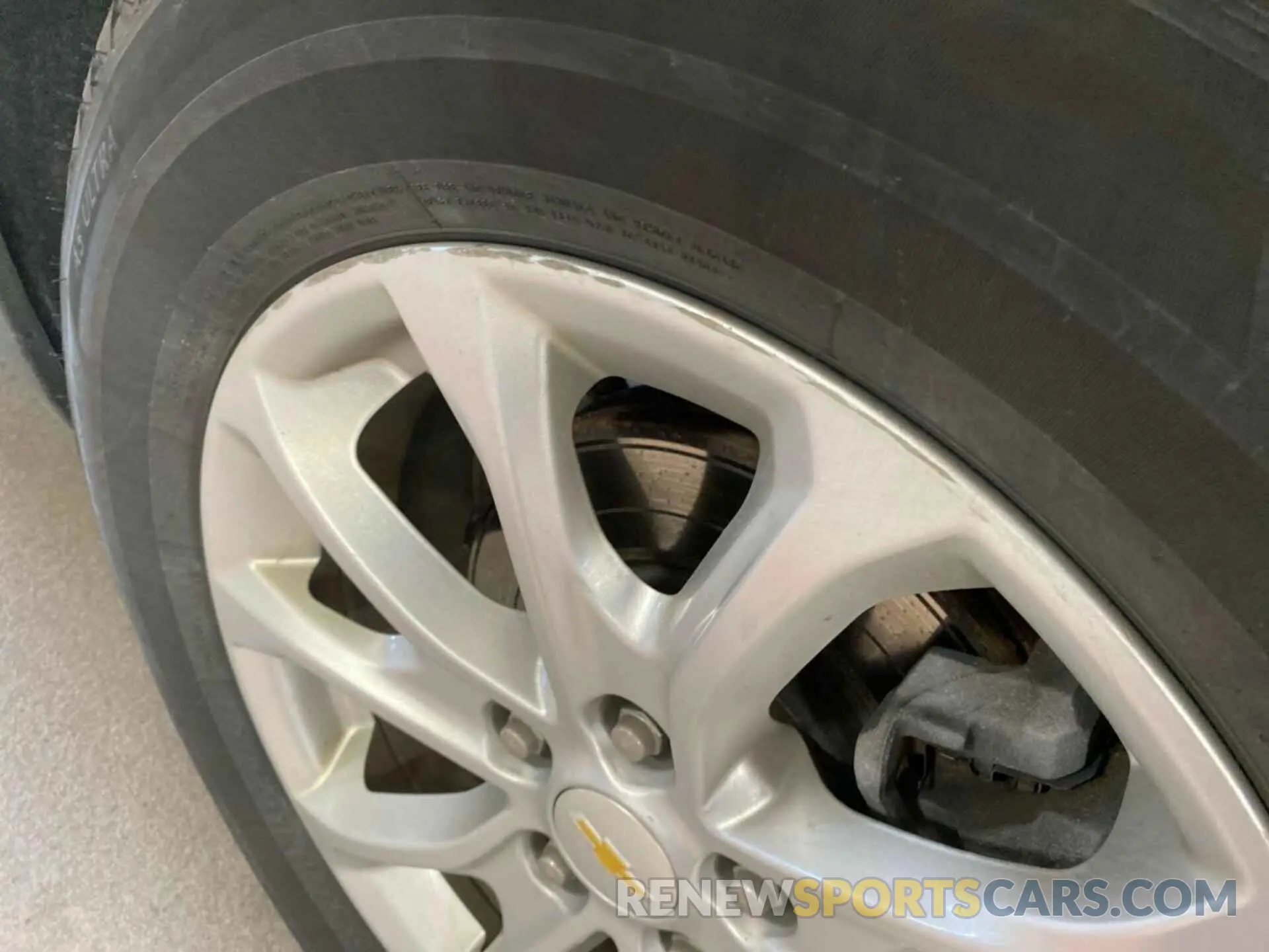 16 fotografías del automóvil dañado 2GNAXTEV7L6245225 CHEVROLET EQUINOX 2020