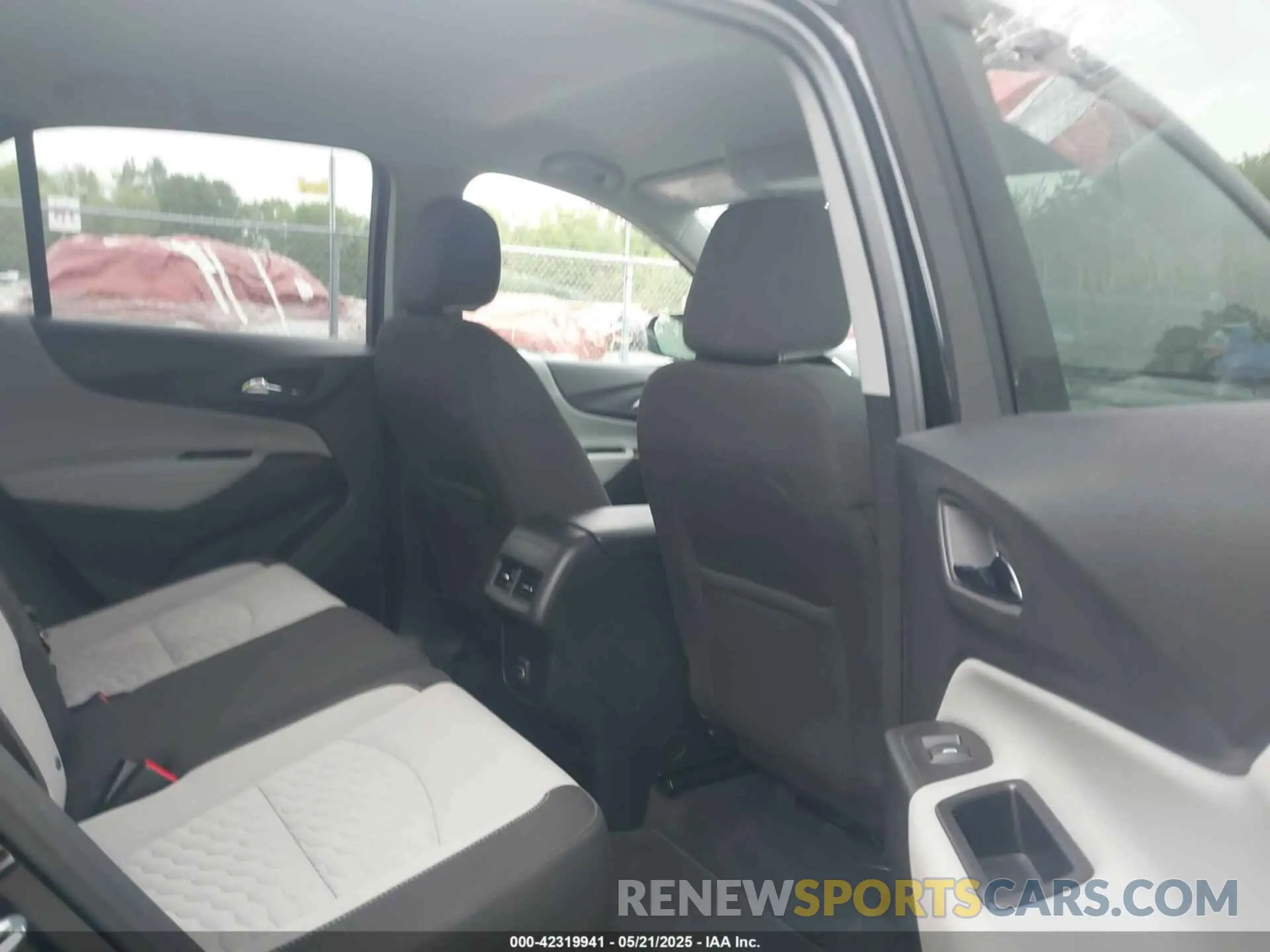 8 fotografías del automóvil dañado 2GNAXTEV7L6249419 CHEVROLET EQUINOX 2020