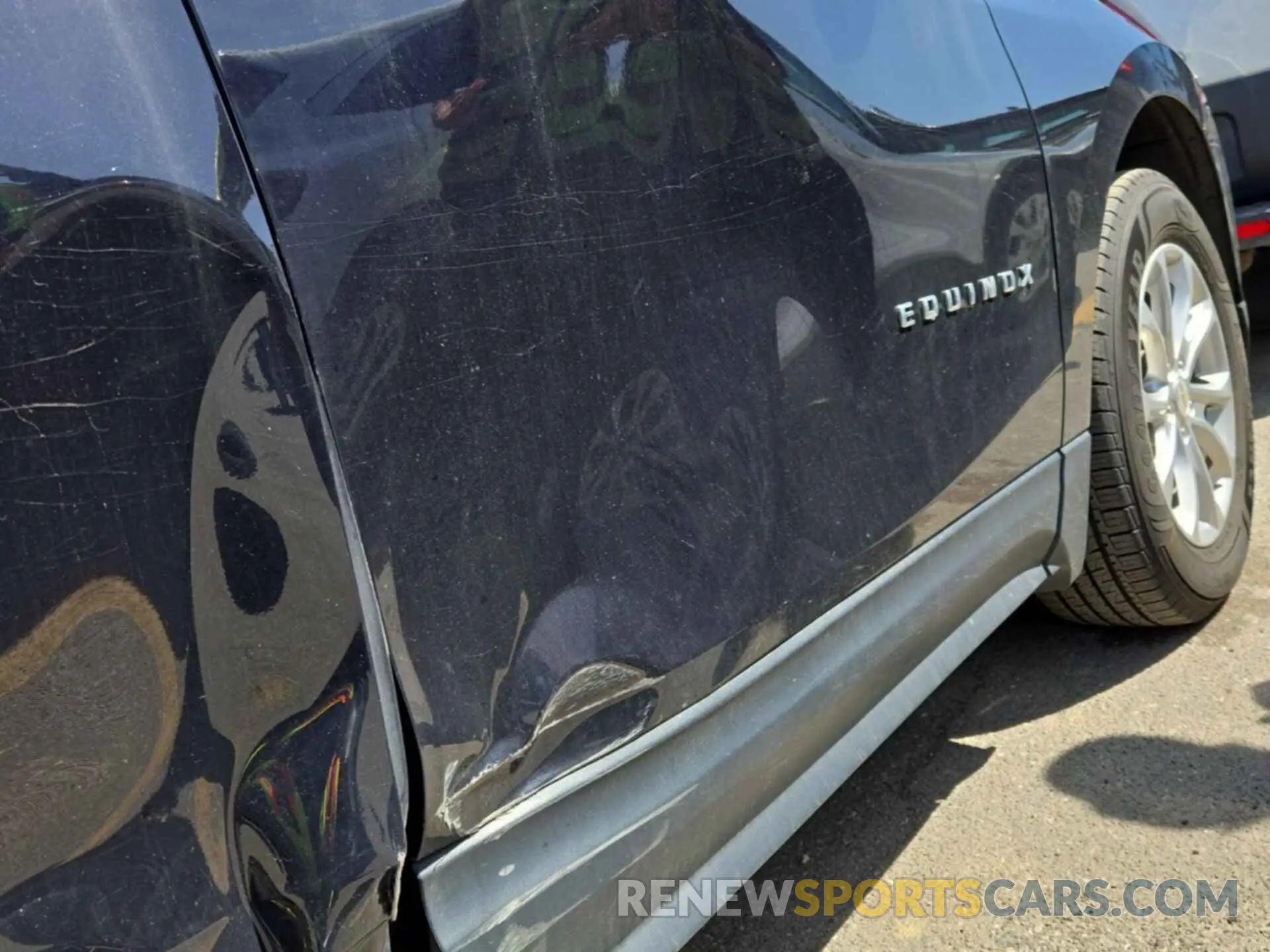 44 fotografías del automóvil dañado 2GNAXTEV8L6153041 CHEVROLET EQUINOX 2020