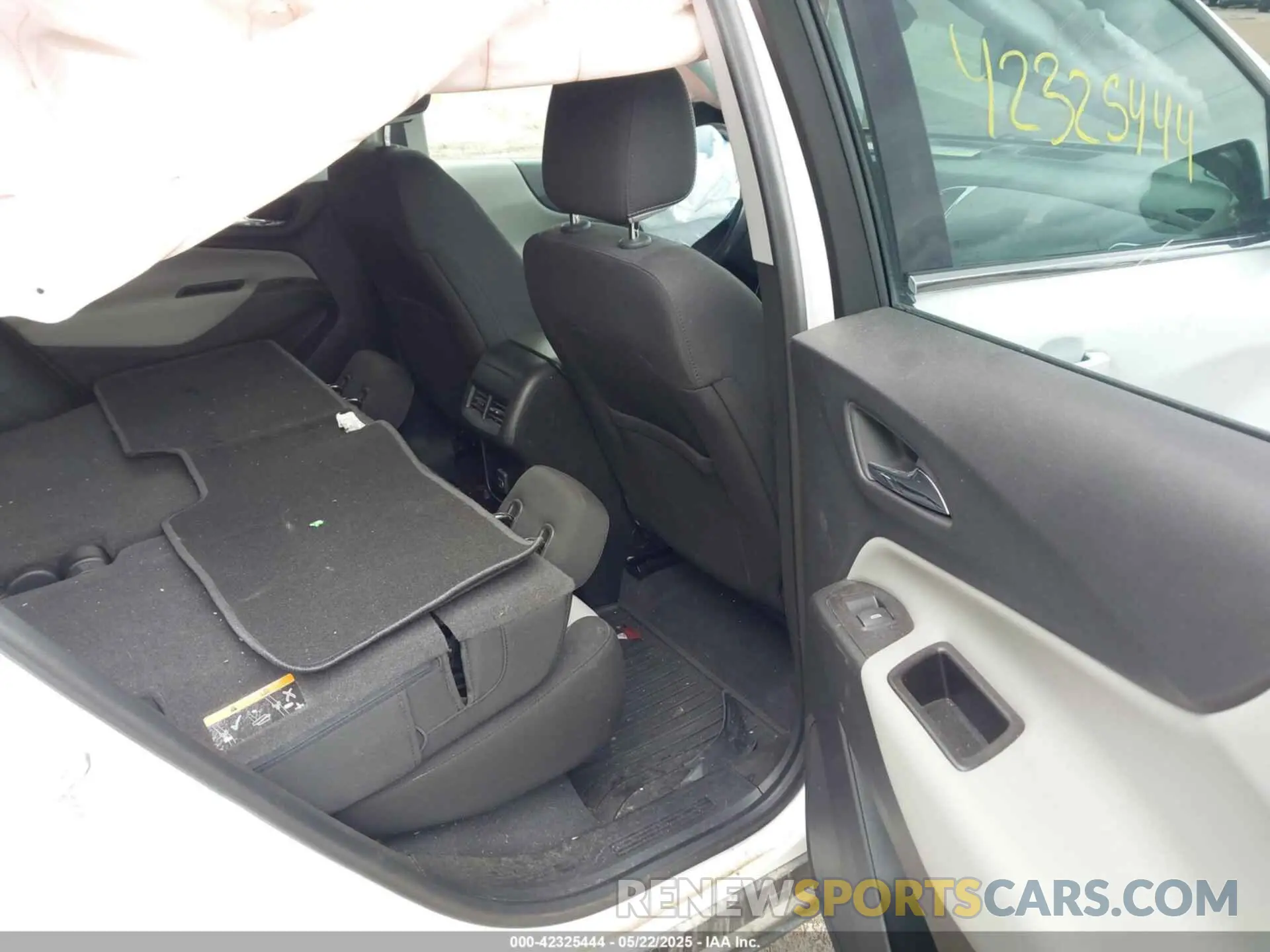 8 fotografías del automóvil dañado 2GNAXTEV8L6230104 CHEVROLET EQUINOX 2020