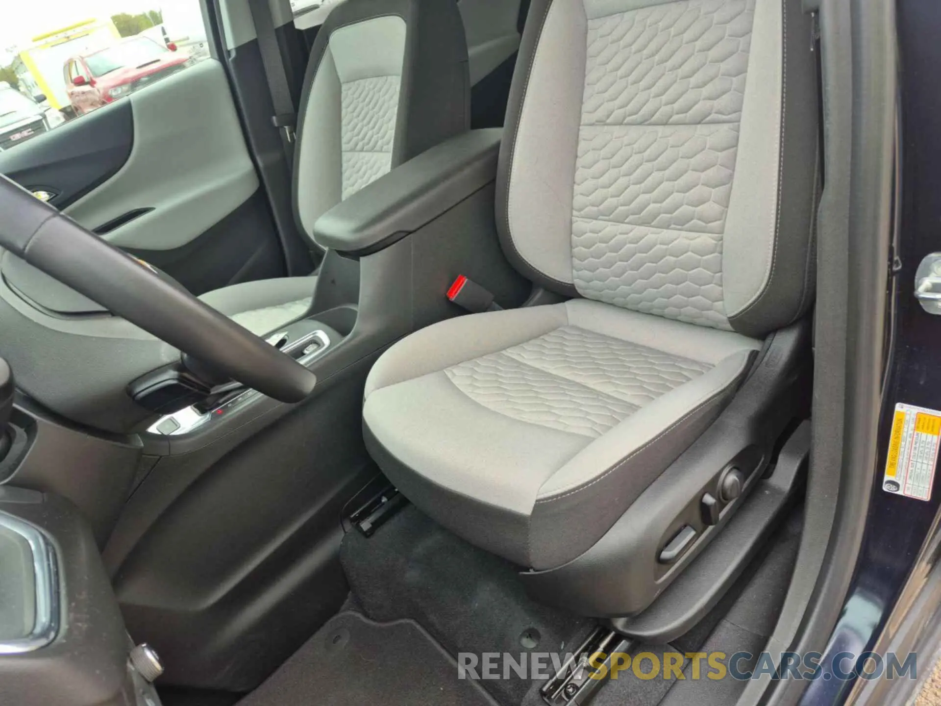 3 fotografías del automóvil dañado 2GNAXTEV8L6233231 CHEVROLET EQUINOX 2020