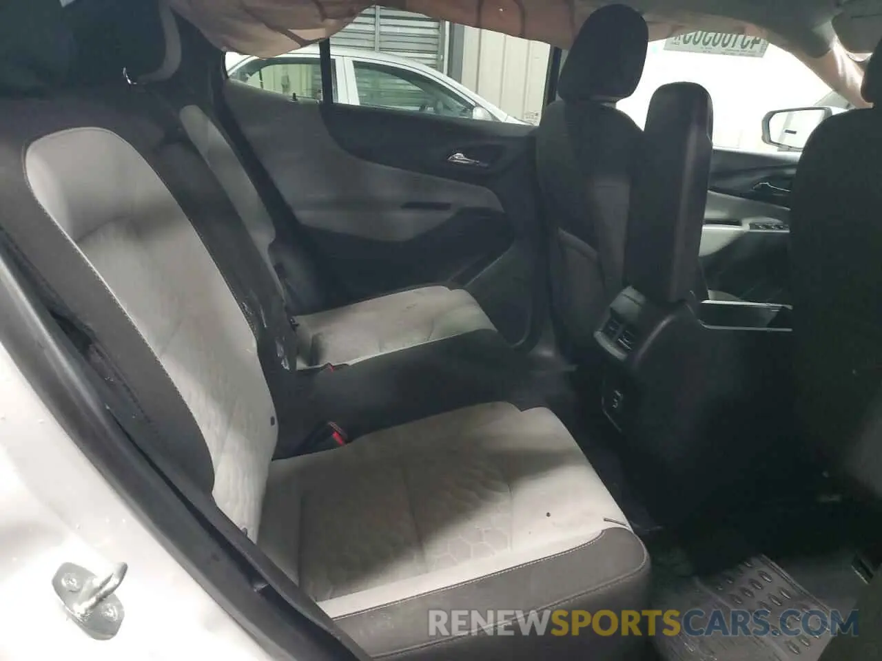 10 fotografías del automóvil dañado 2GNAXUEV0L6105054 CHEVROLET EQUINOX 2020