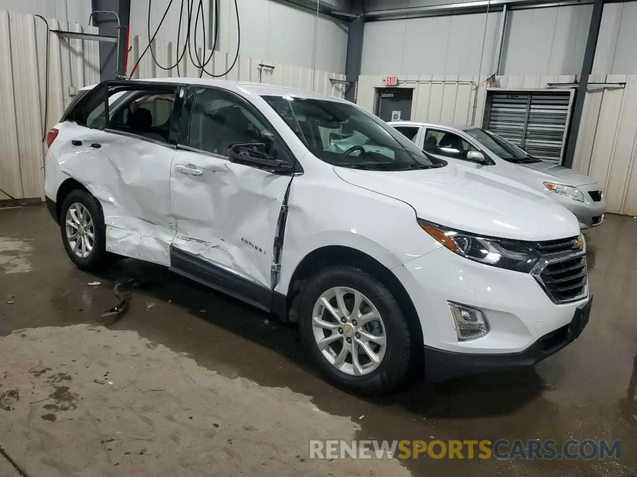 4 fotografías del automóvil dañado 2GNAXUEV0L6105054 CHEVROLET EQUINOX 2020