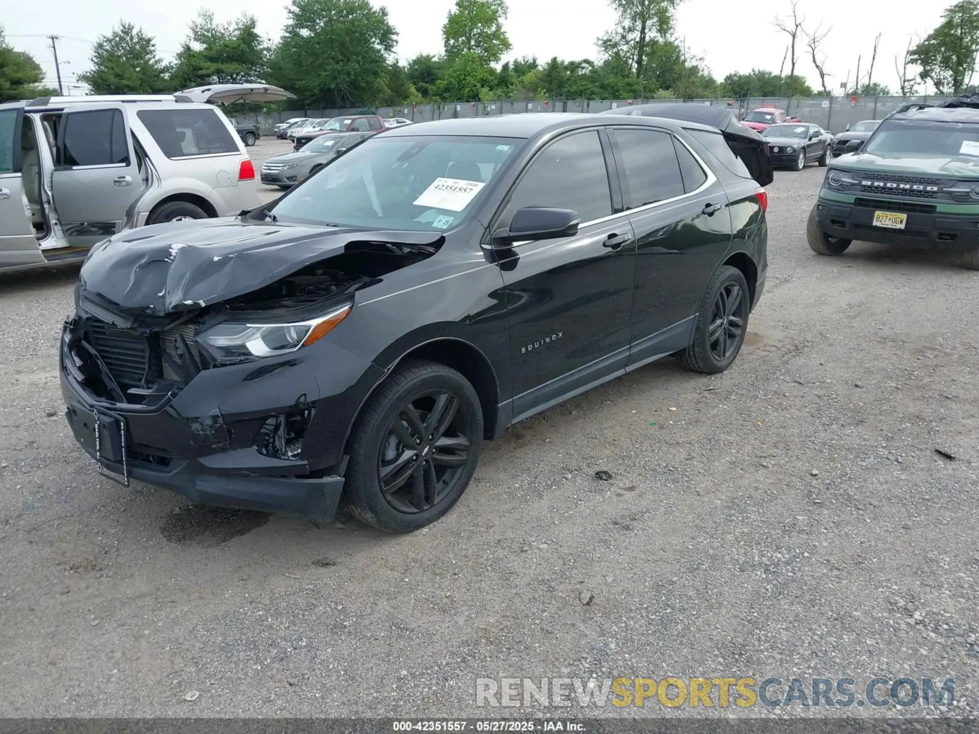 2 fotografías del automóvil dañado 2GNAXUEV0L6107063 CHEVROLET EQUINOX 2020
