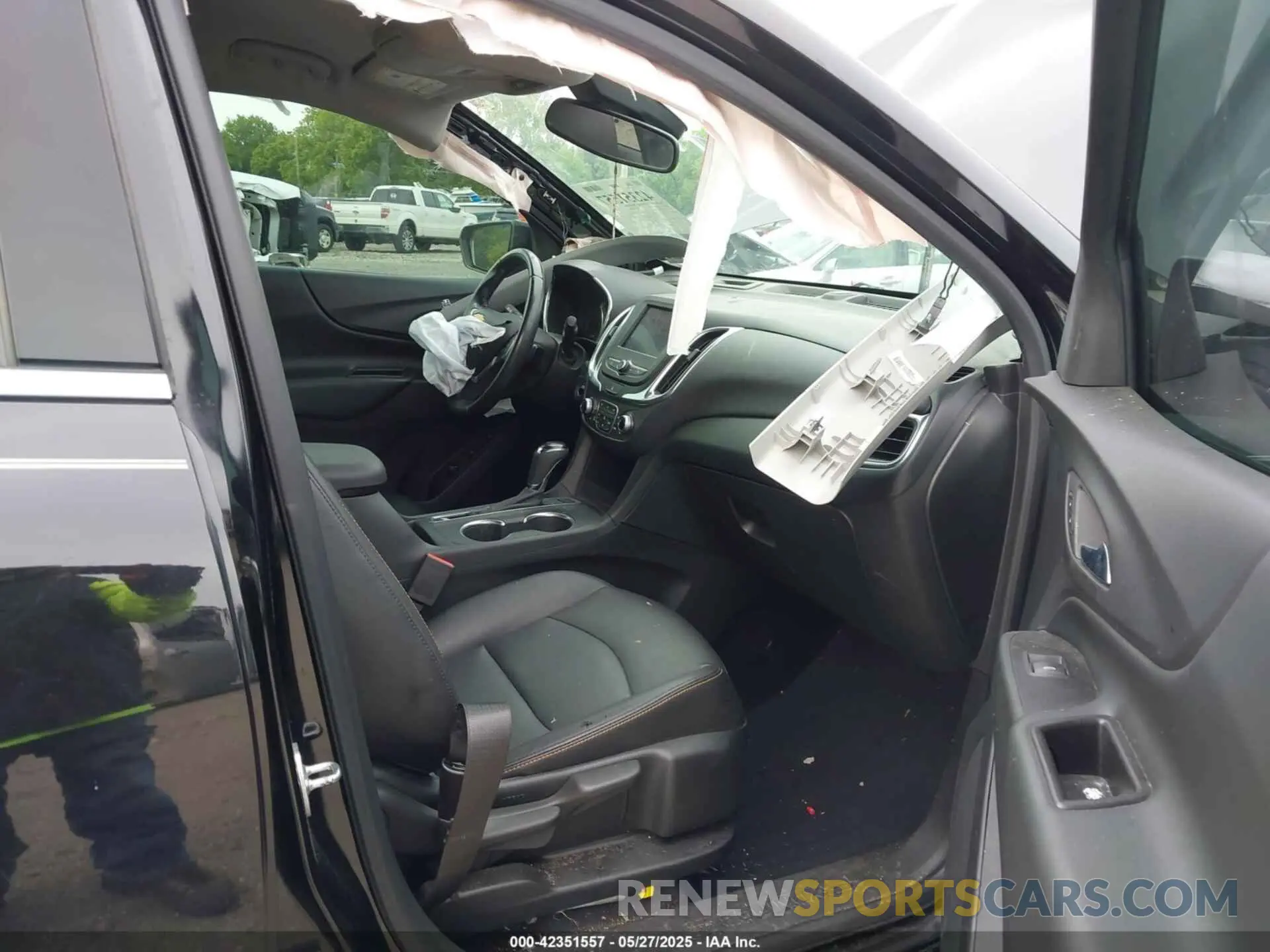 5 fotografías del automóvil dañado 2GNAXUEV0L6107063 CHEVROLET EQUINOX 2020