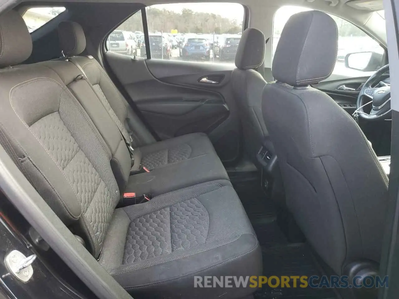 11 fotografías del automóvil dañado 2GNAXUEV0L6133629 CHEVROLET EQUINOX 2020