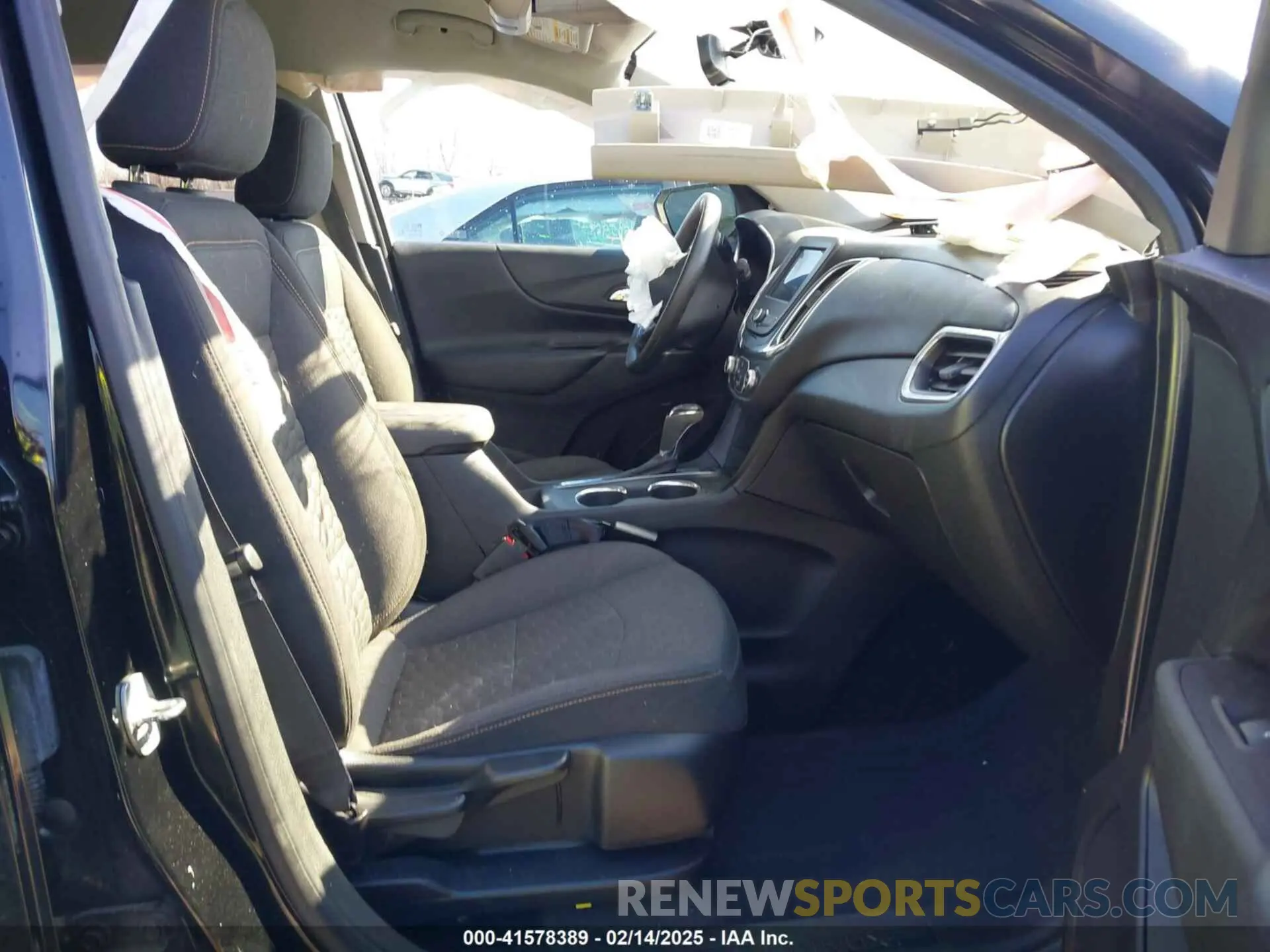 5 fotografías del automóvil dañado 2GNAXUEV0L6142976 CHEVROLET EQUINOX 2020