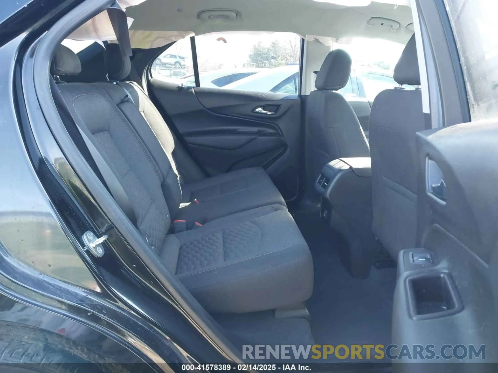 8 fotografías del automóvil dañado 2GNAXUEV0L6142976 CHEVROLET EQUINOX 2020