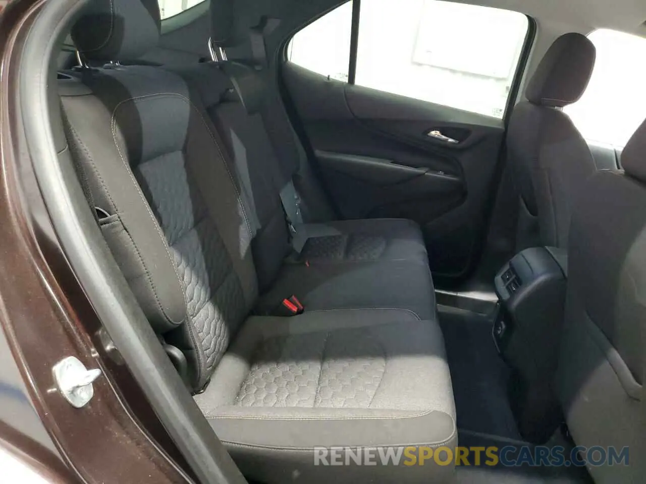 11 fotografías del automóvil dañado 2GNAXUEV0L6147157 CHEVROLET EQUINOX 2020