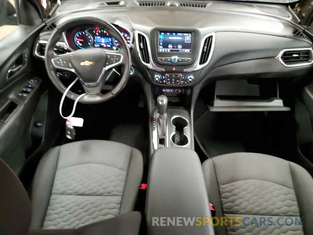 8 fotografías del automóvil dañado 2GNAXUEV0L6152651 CHEVROLET EQUINOX 2020