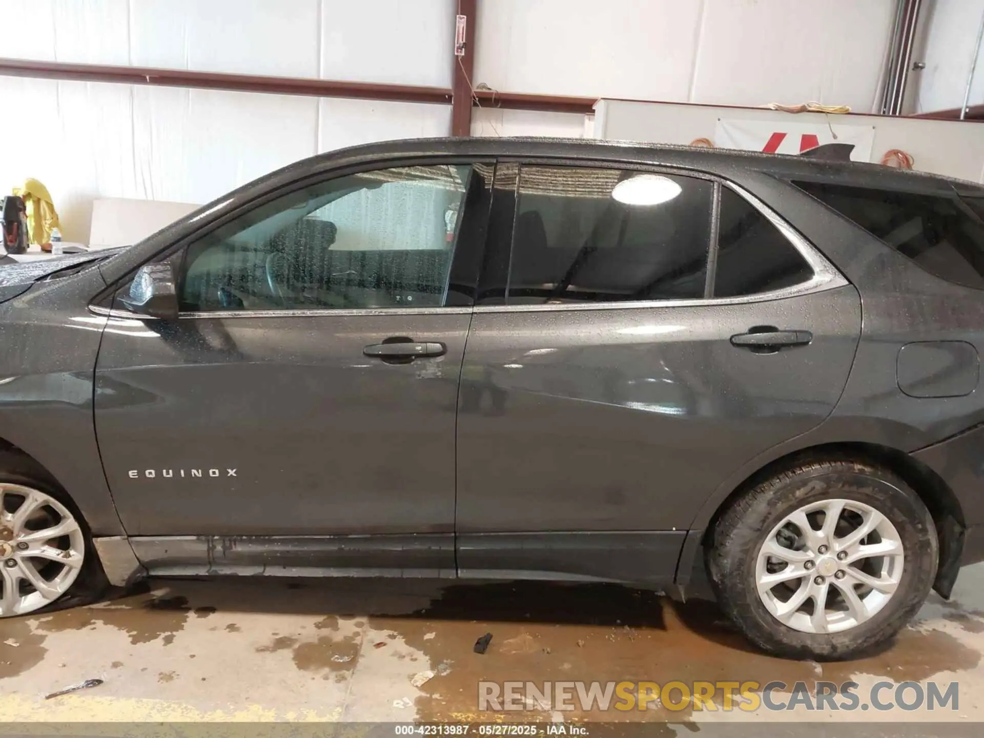 14 fotografías del automóvil dañado 2GNAXUEV1L6172018 CHEVROLET EQUINOX 2020
