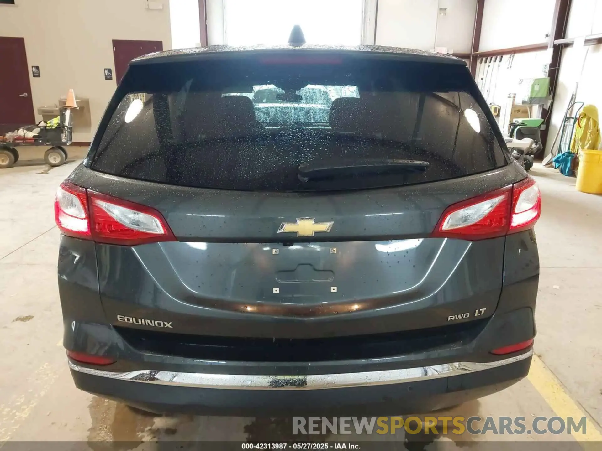 16 fotografías del automóvil dañado 2GNAXUEV1L6172018 CHEVROLET EQUINOX 2020