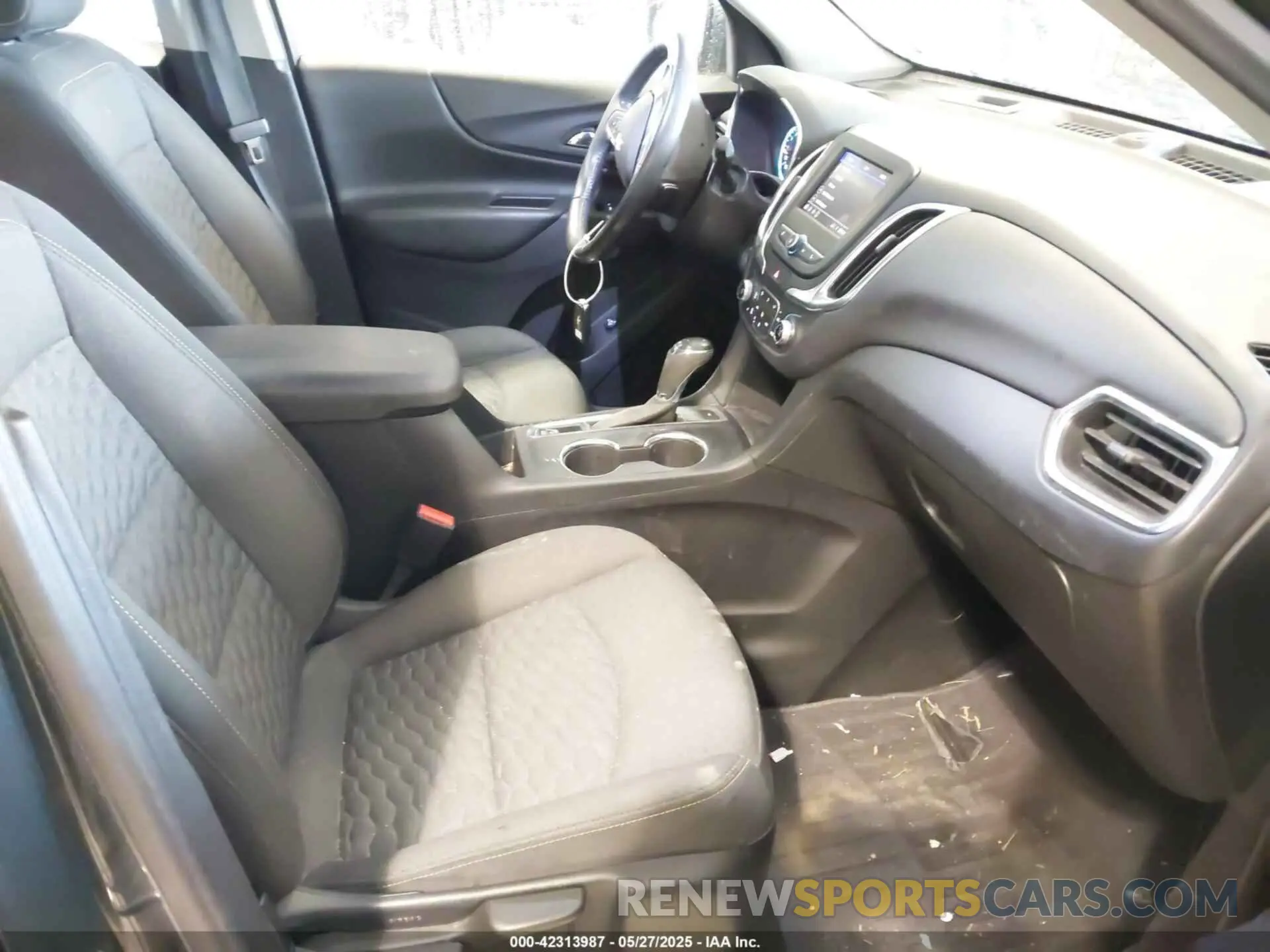 5 fotografías del automóvil dañado 2GNAXUEV1L6172018 CHEVROLET EQUINOX 2020