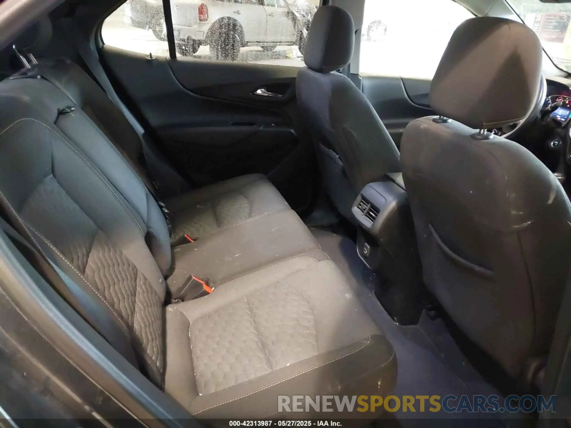 8 fotografías del automóvil dañado 2GNAXUEV1L6172018 CHEVROLET EQUINOX 2020