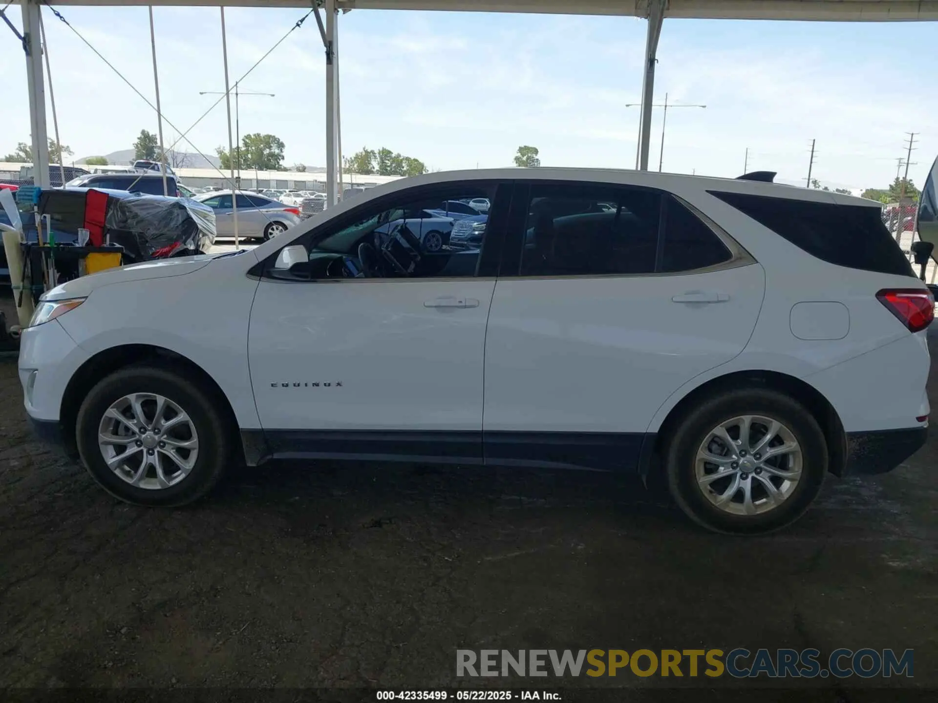 15 fotografías del automóvil dañado 2GNAXUEV1L6224067 CHEVROLET EQUINOX 2020