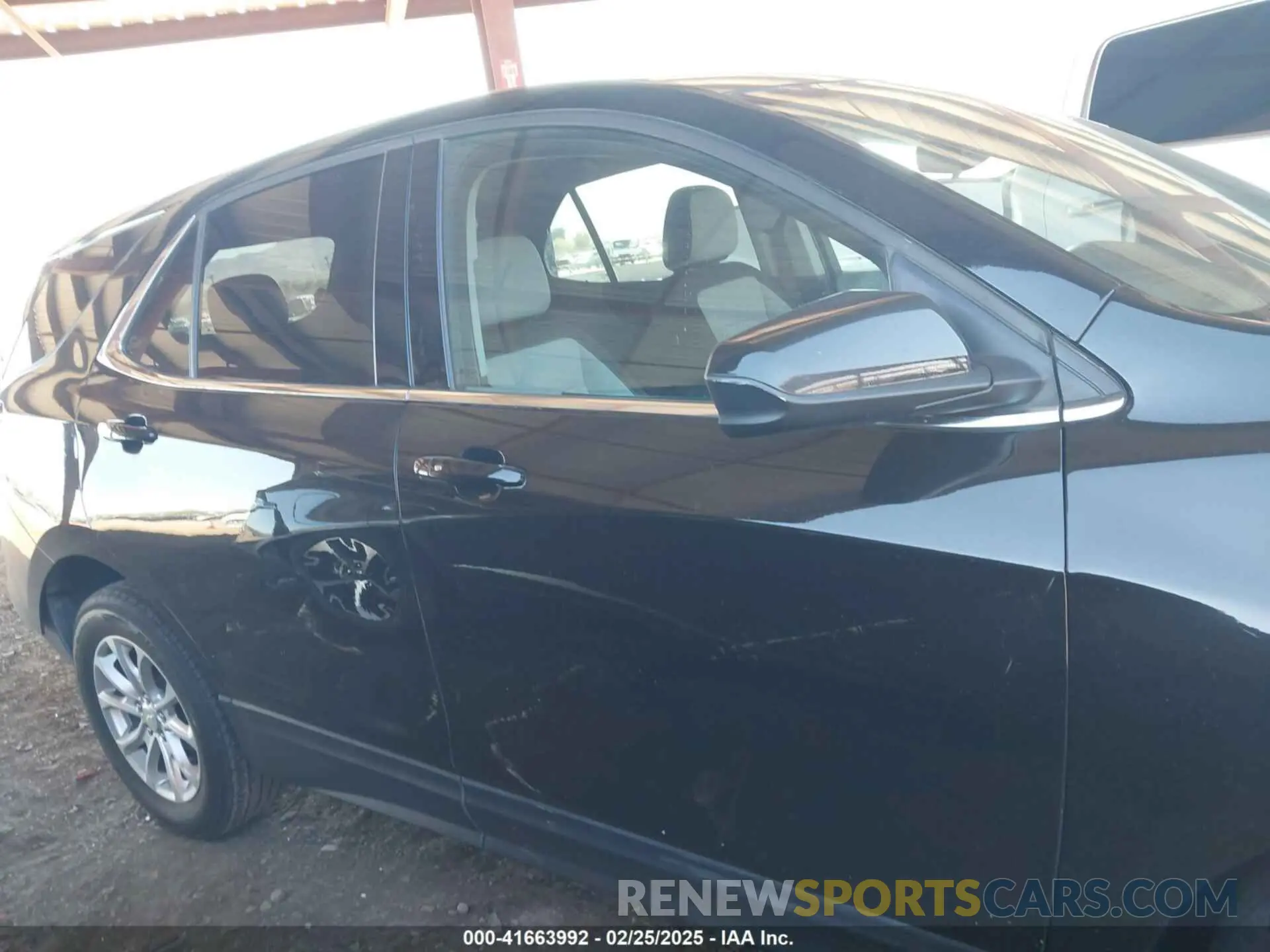 13 fotografías del automóvil dañado 2GNAXUEV2L6136869 CHEVROLET EQUINOX 2020