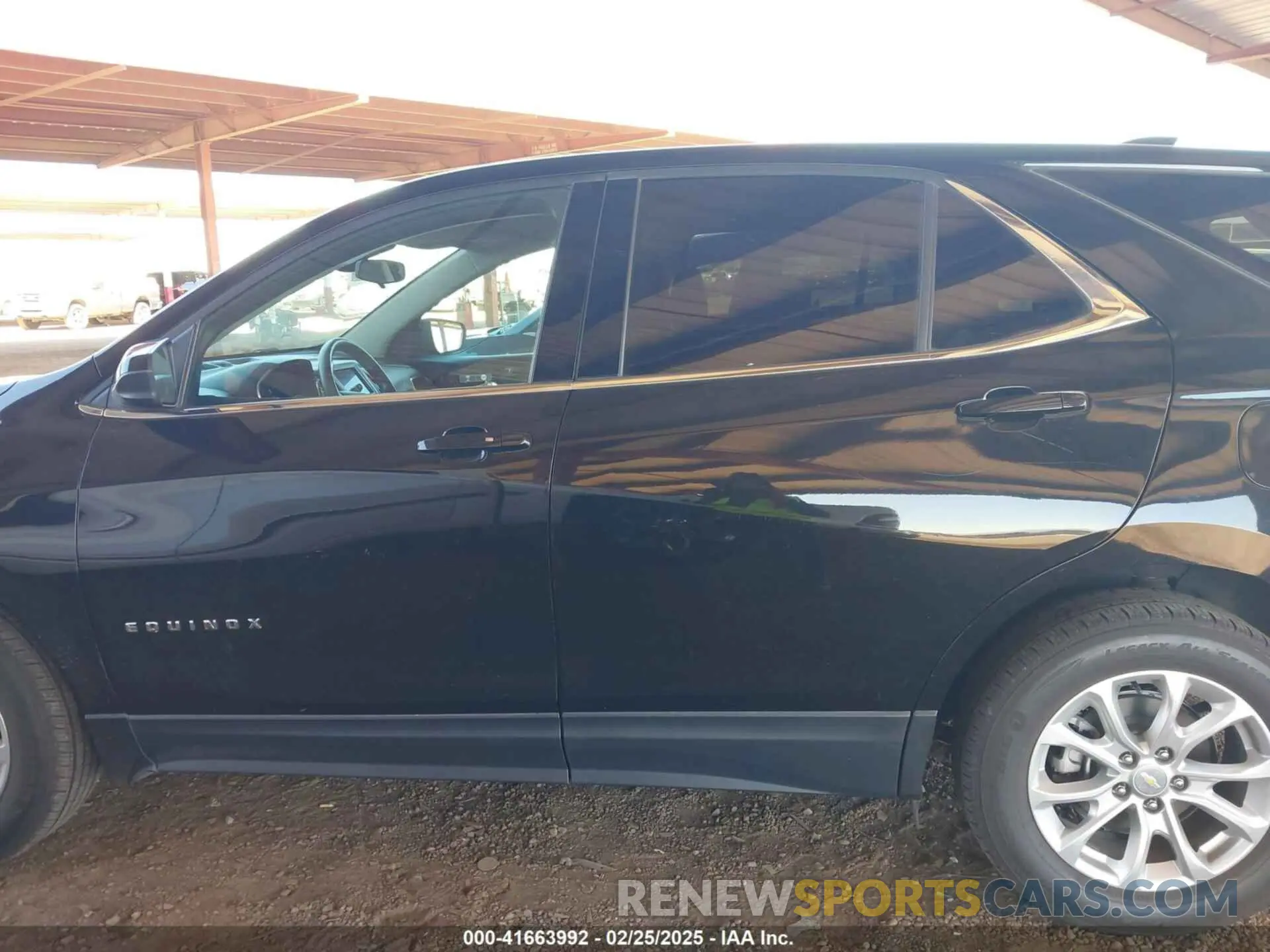14 fotografías del automóvil dañado 2GNAXUEV2L6136869 CHEVROLET EQUINOX 2020