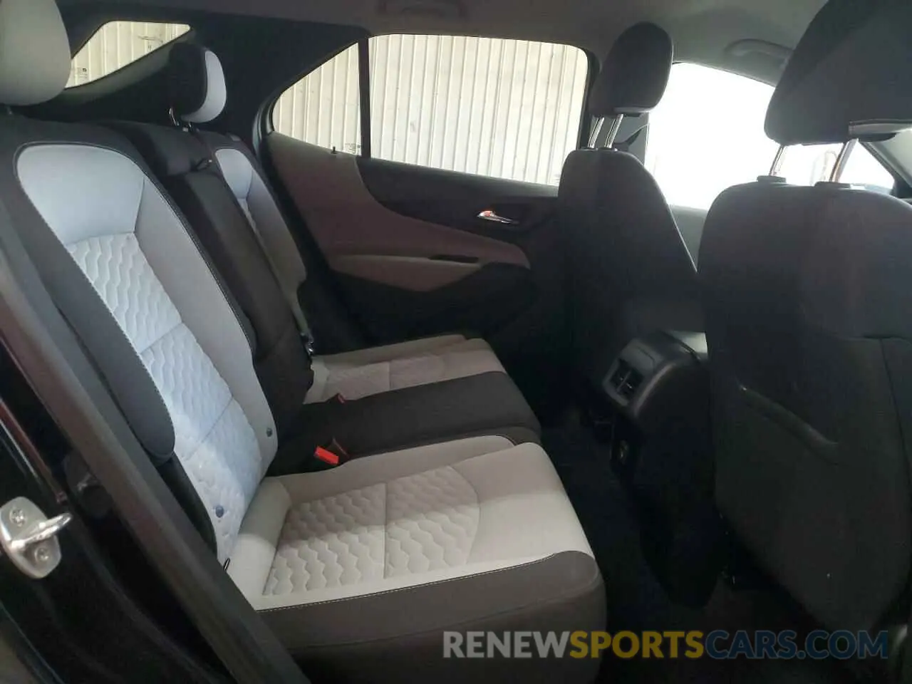 10 fotografías del automóvil dañado 2GNAXUEV2L6169483 CHEVROLET EQUINOX 2020