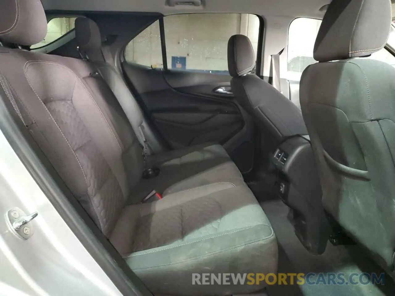 11 fotografías del automóvil dañado 2GNAXUEV2L6184727 CHEVROLET EQUINOX 2020