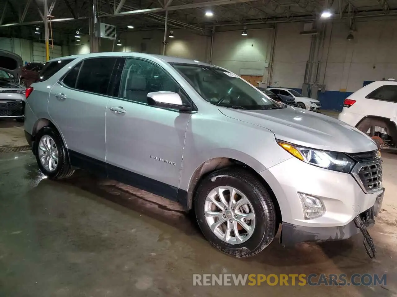 4 fotografías del automóvil dañado 2GNAXUEV2L6184727 CHEVROLET EQUINOX 2020