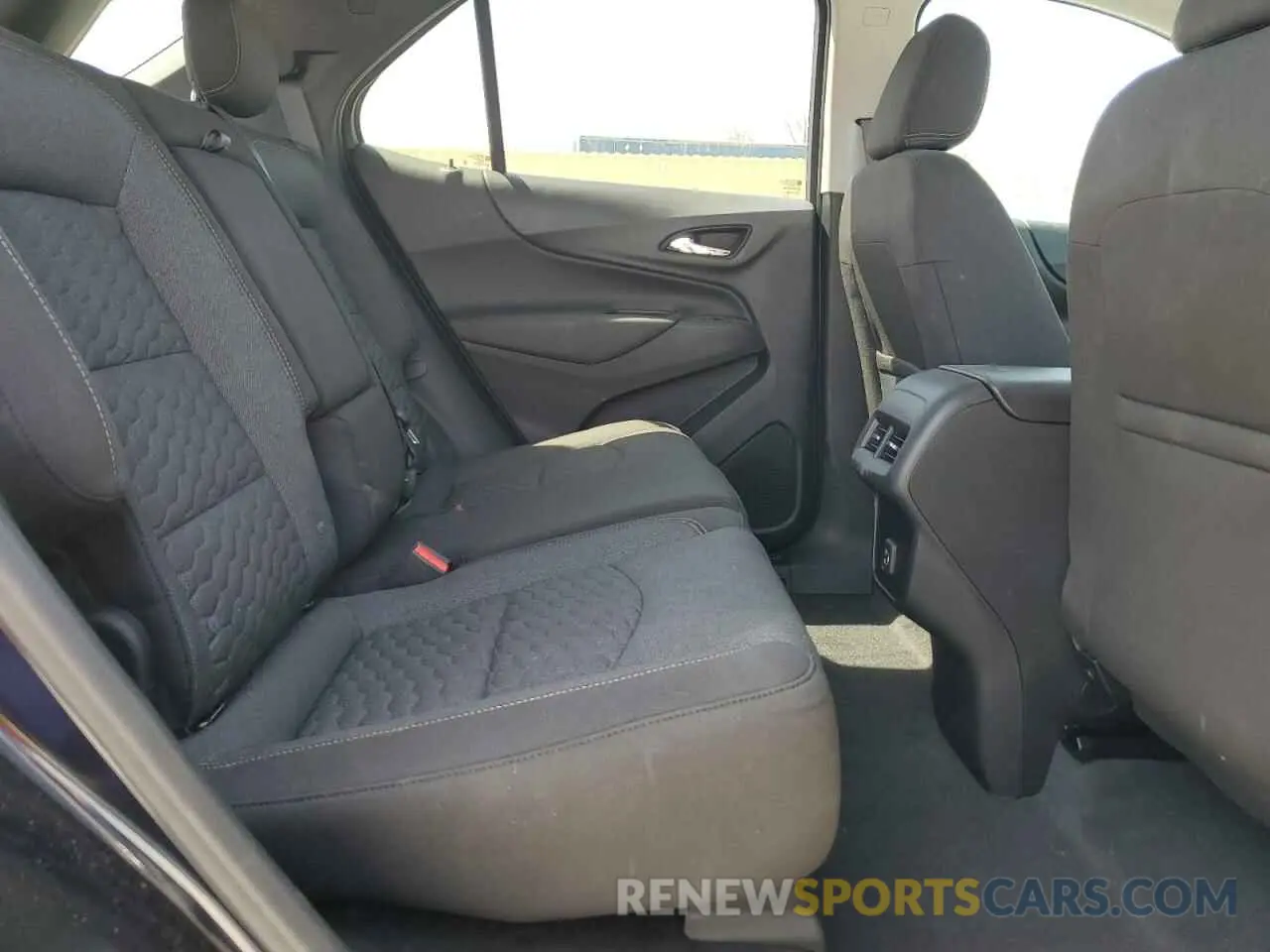 11 fotografías del automóvil dañado 2GNAXUEV2L6196781 CHEVROLET EQUINOX 2020