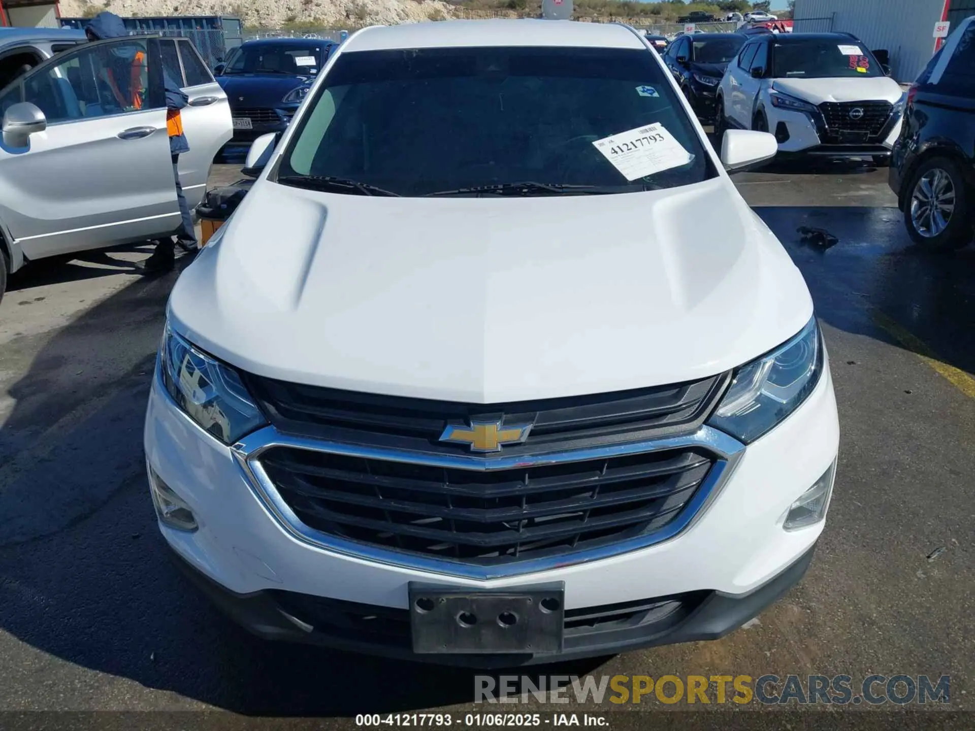 12 fotografías del automóvil dañado 2GNAXUEV2L6208430 CHEVROLET EQUINOX 2020