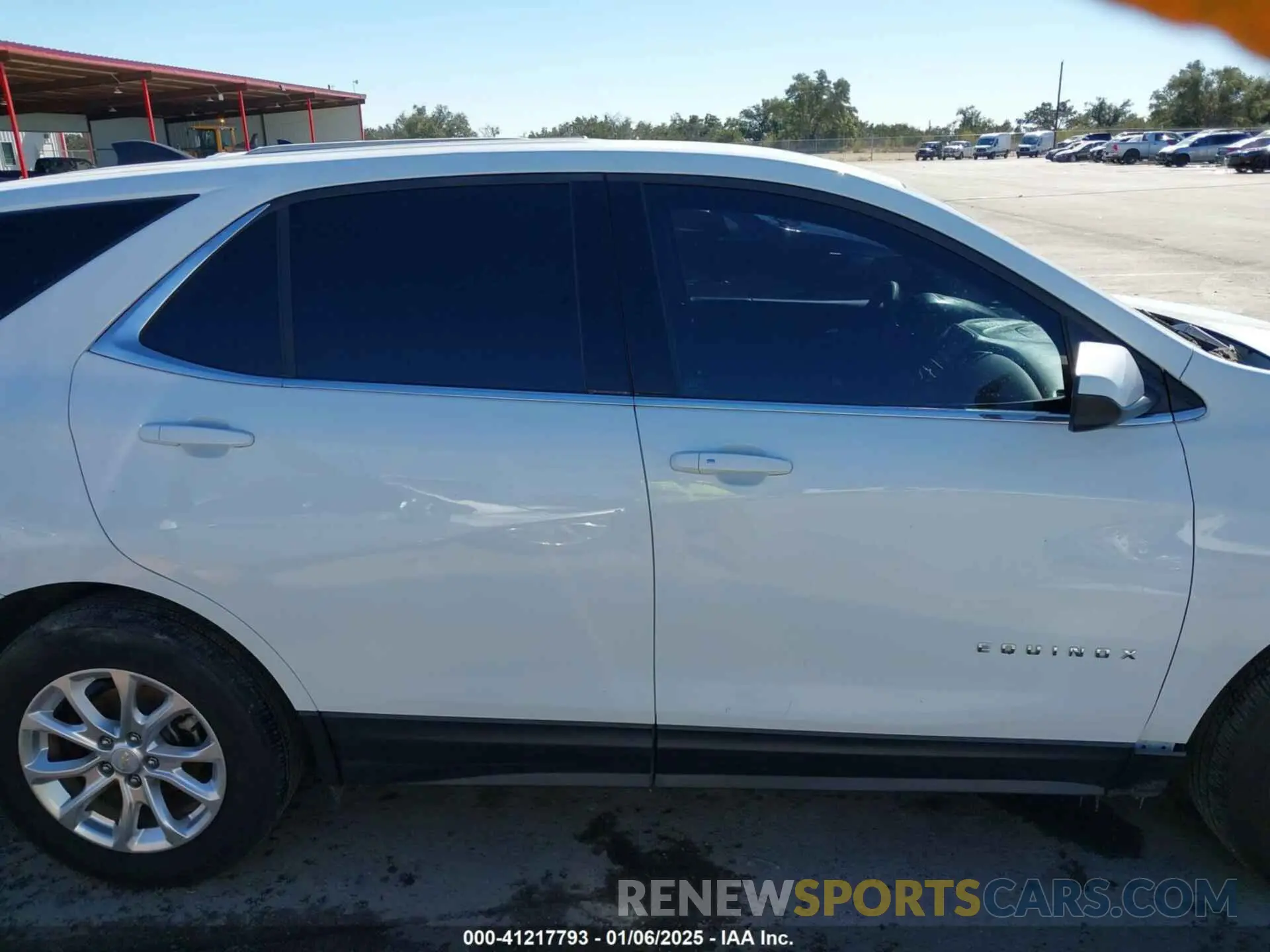 13 fotografías del automóvil dañado 2GNAXUEV2L6208430 CHEVROLET EQUINOX 2020