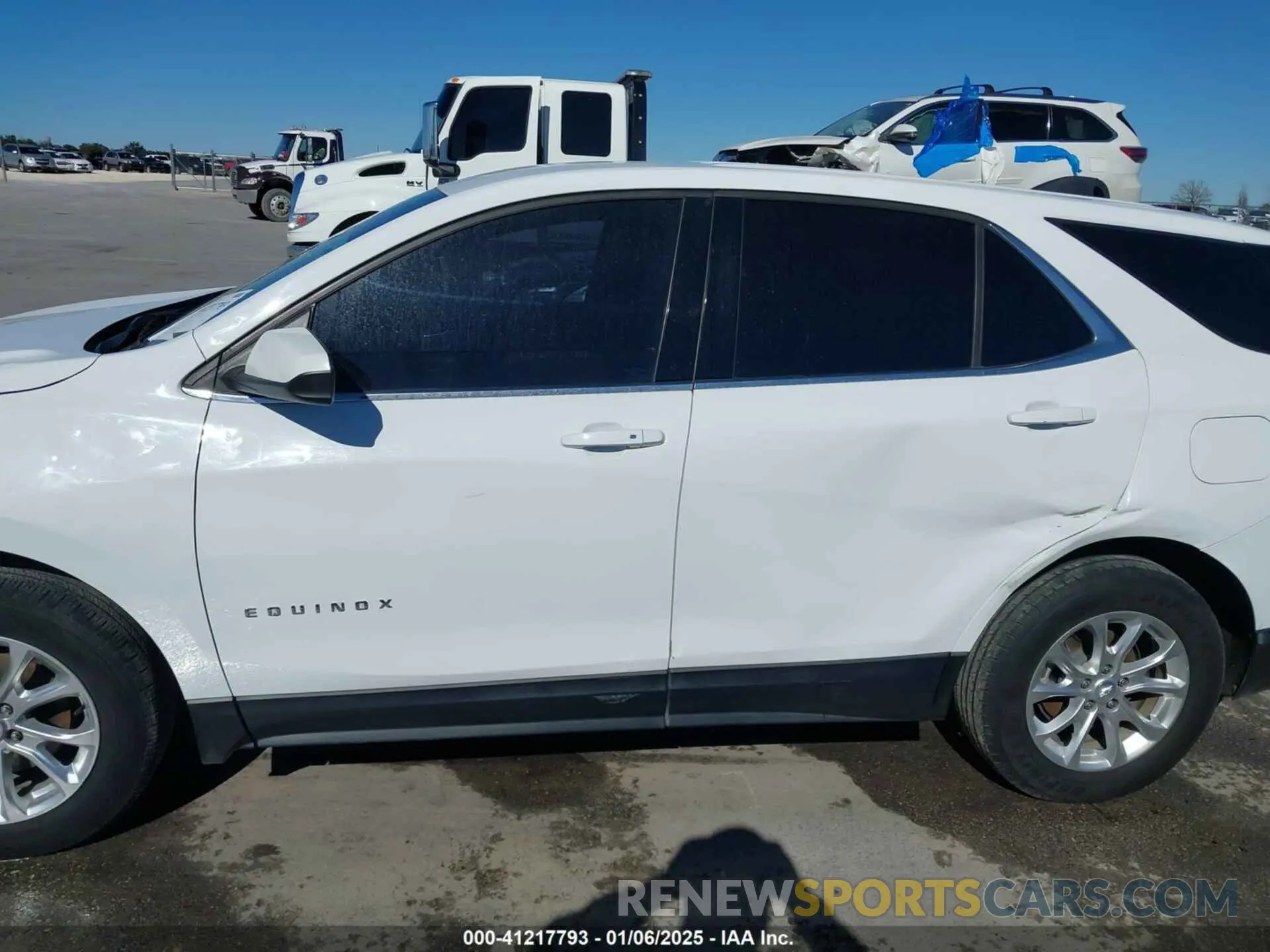 14 fotografías del automóvil dañado 2GNAXUEV2L6208430 CHEVROLET EQUINOX 2020