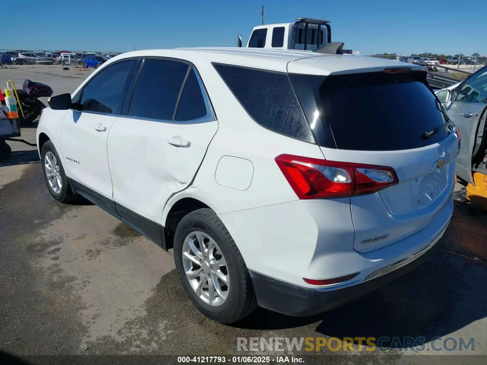 3 fotografías del automóvil dañado 2GNAXUEV2L6208430 CHEVROLET EQUINOX 2020