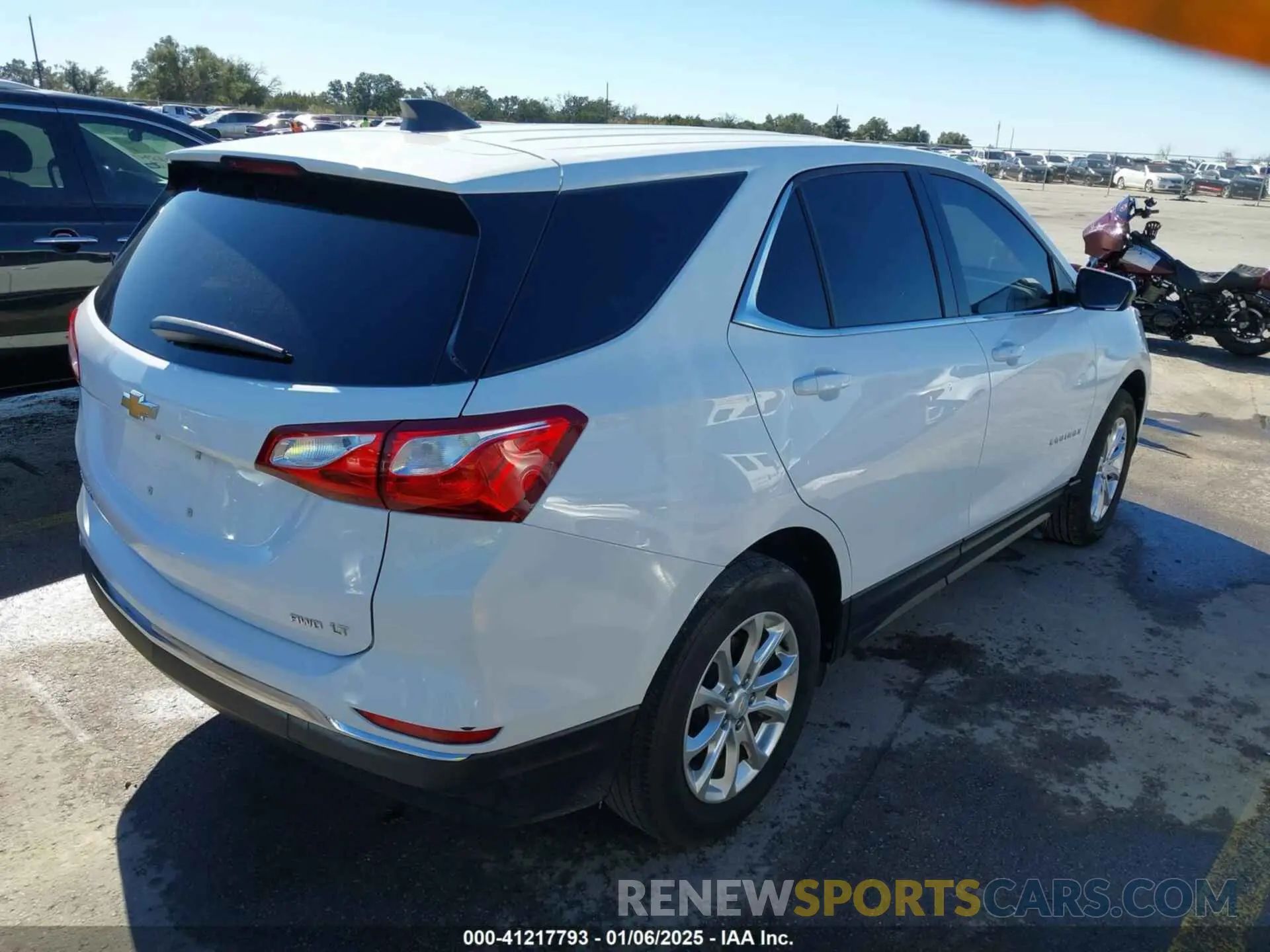 4 fotografías del automóvil dañado 2GNAXUEV2L6208430 CHEVROLET EQUINOX 2020