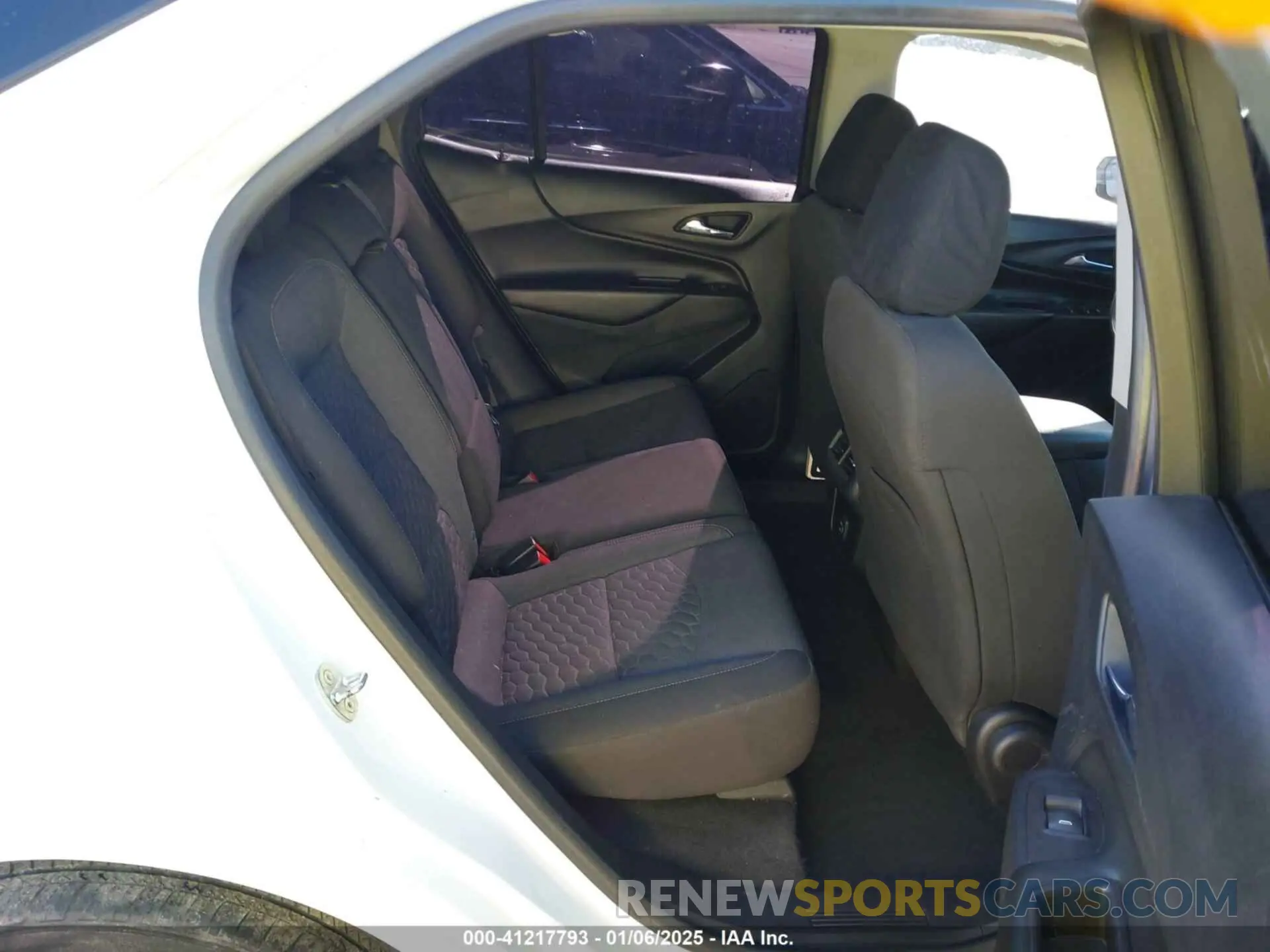 8 fotografías del automóvil dañado 2GNAXUEV2L6208430 CHEVROLET EQUINOX 2020