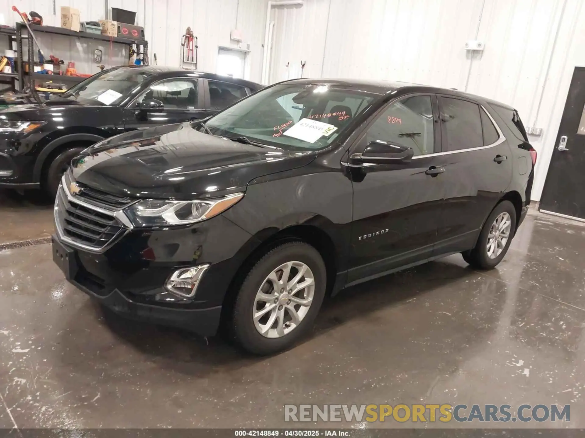2 fotografías del automóvil dañado 2GNAXUEV2L6227253 CHEVROLET EQUINOX 2020
