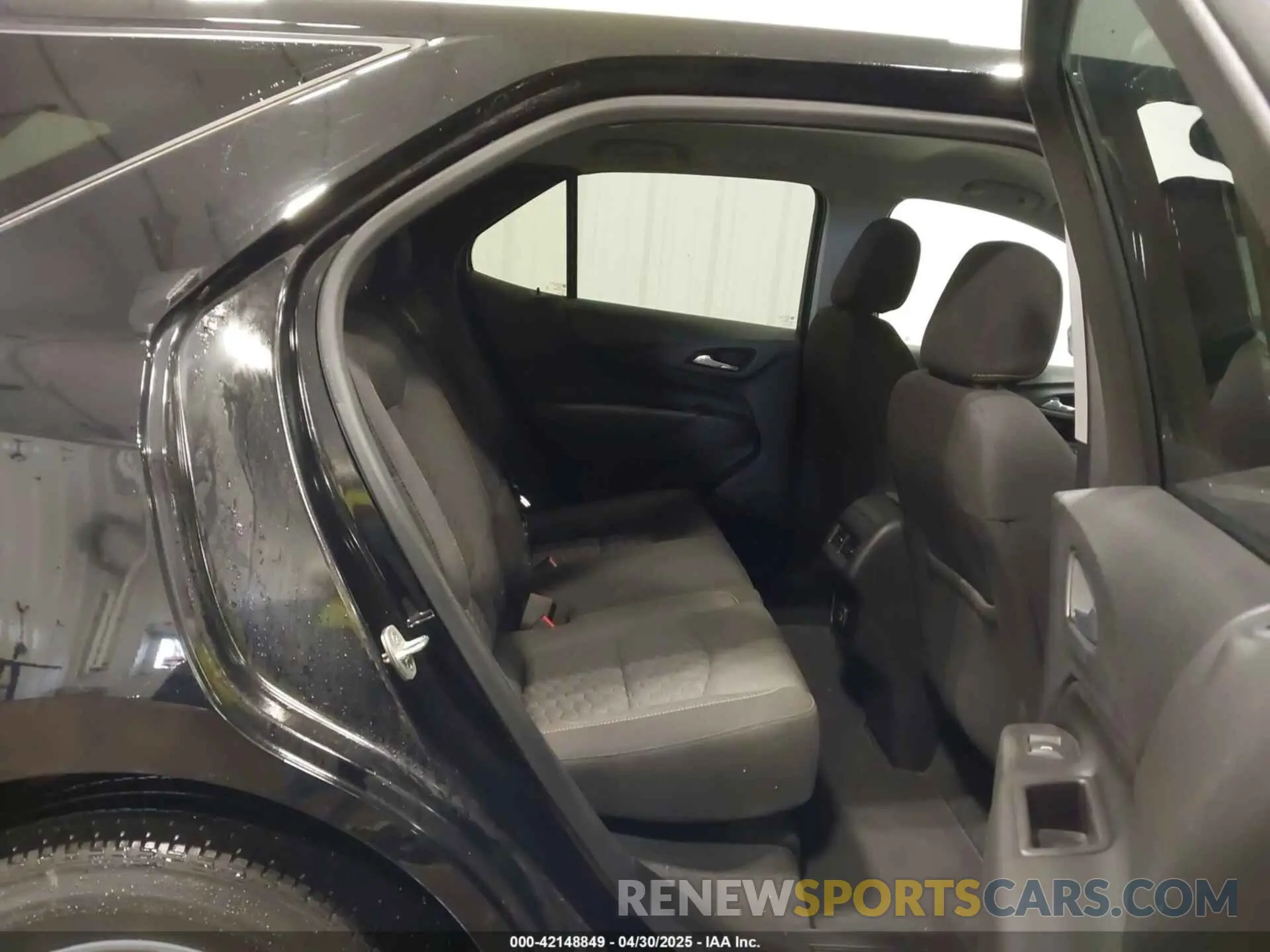 8 fotografías del automóvil dañado 2GNAXUEV2L6227253 CHEVROLET EQUINOX 2020