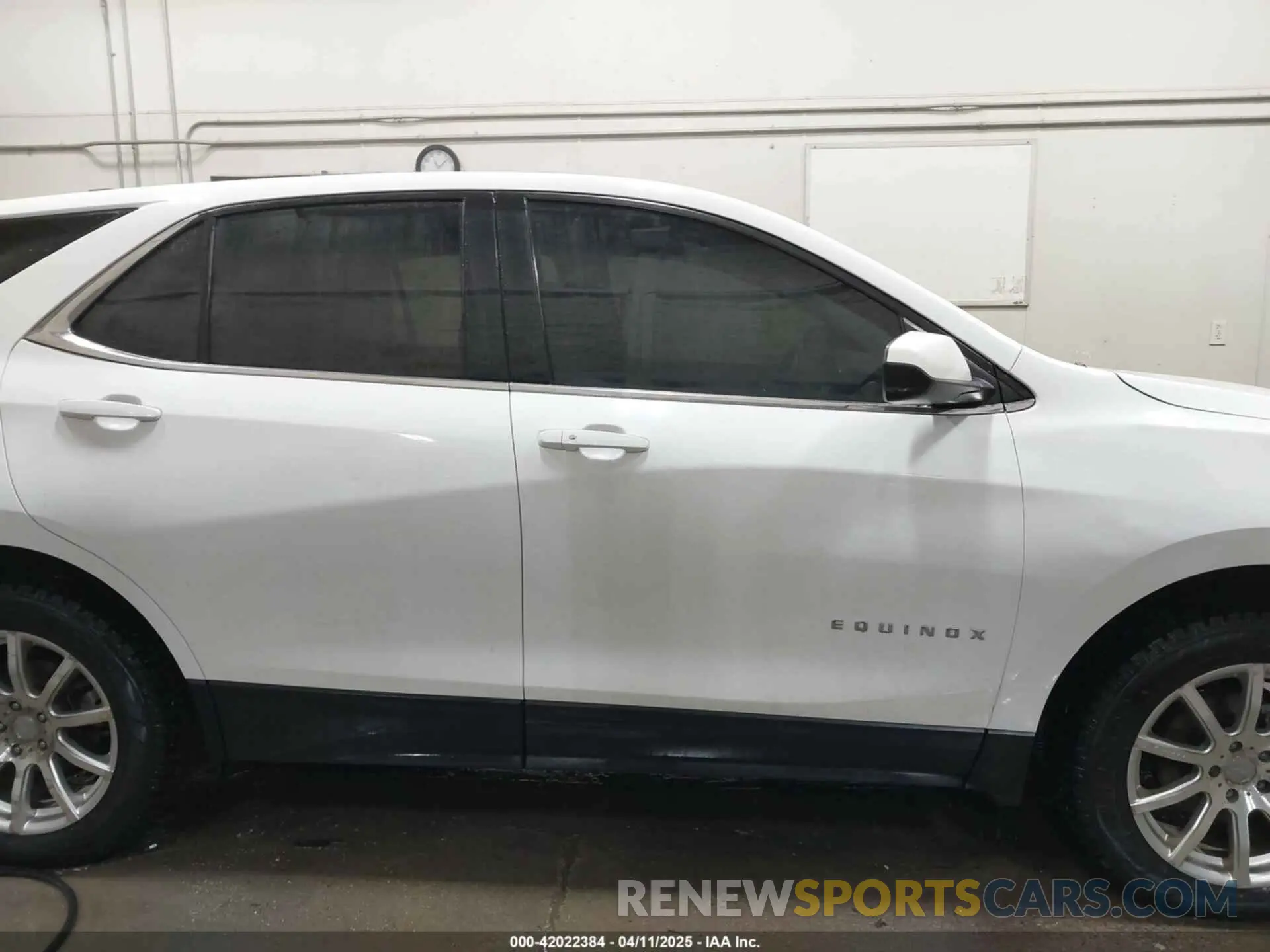 13 fotografías del automóvil dañado 2GNAXUEV3L6236561 CHEVROLET EQUINOX 2020