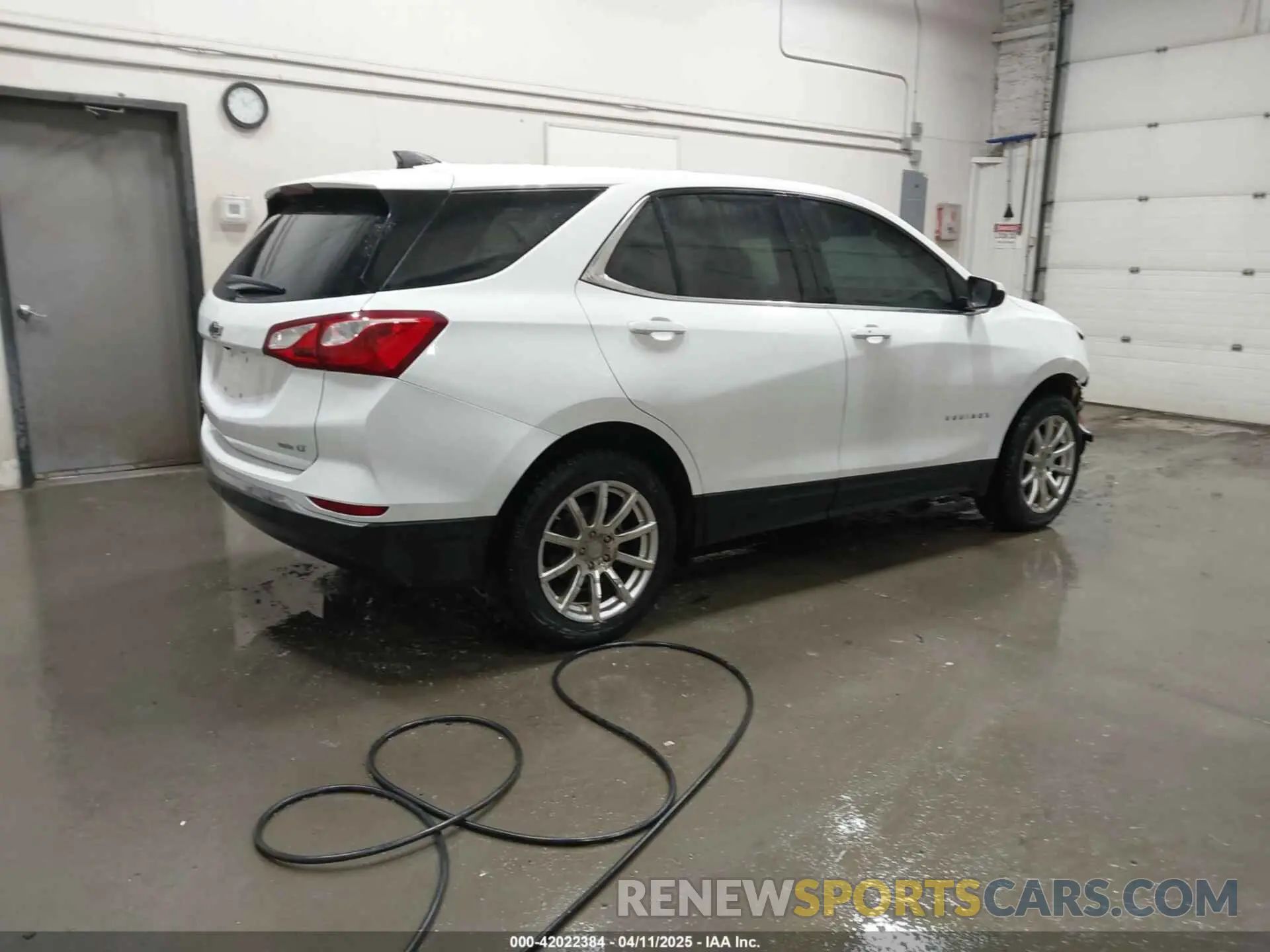 4 fotografías del automóvil dañado 2GNAXUEV3L6236561 CHEVROLET EQUINOX 2020