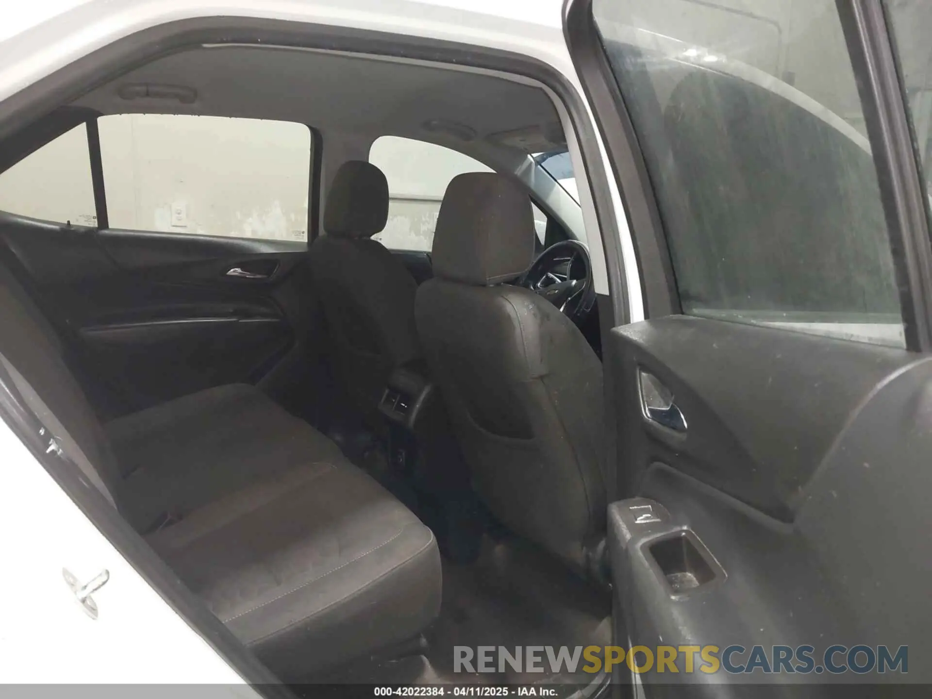 8 fotografías del automóvil dañado 2GNAXUEV3L6236561 CHEVROLET EQUINOX 2020
