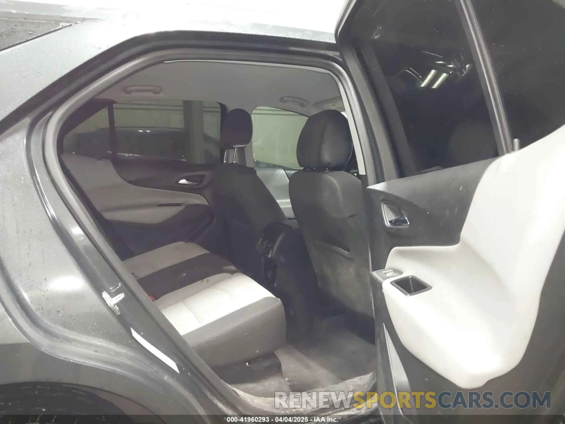 8 fotografías del automóvil dañado 2GNAXUEV4L6157402 CHEVROLET EQUINOX 2020