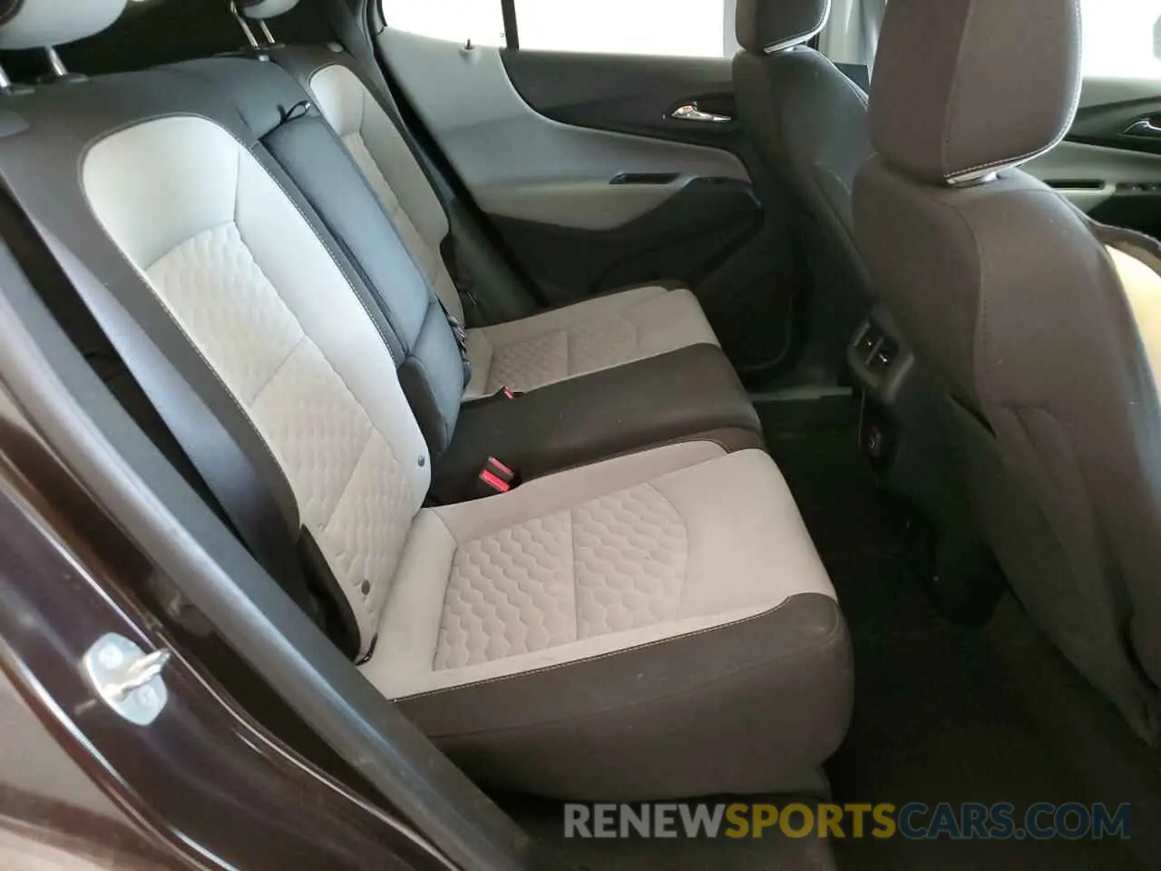 11 fotografías del automóvil dañado 2GNAXUEV4L6233491 CHEVROLET EQUINOX 2020