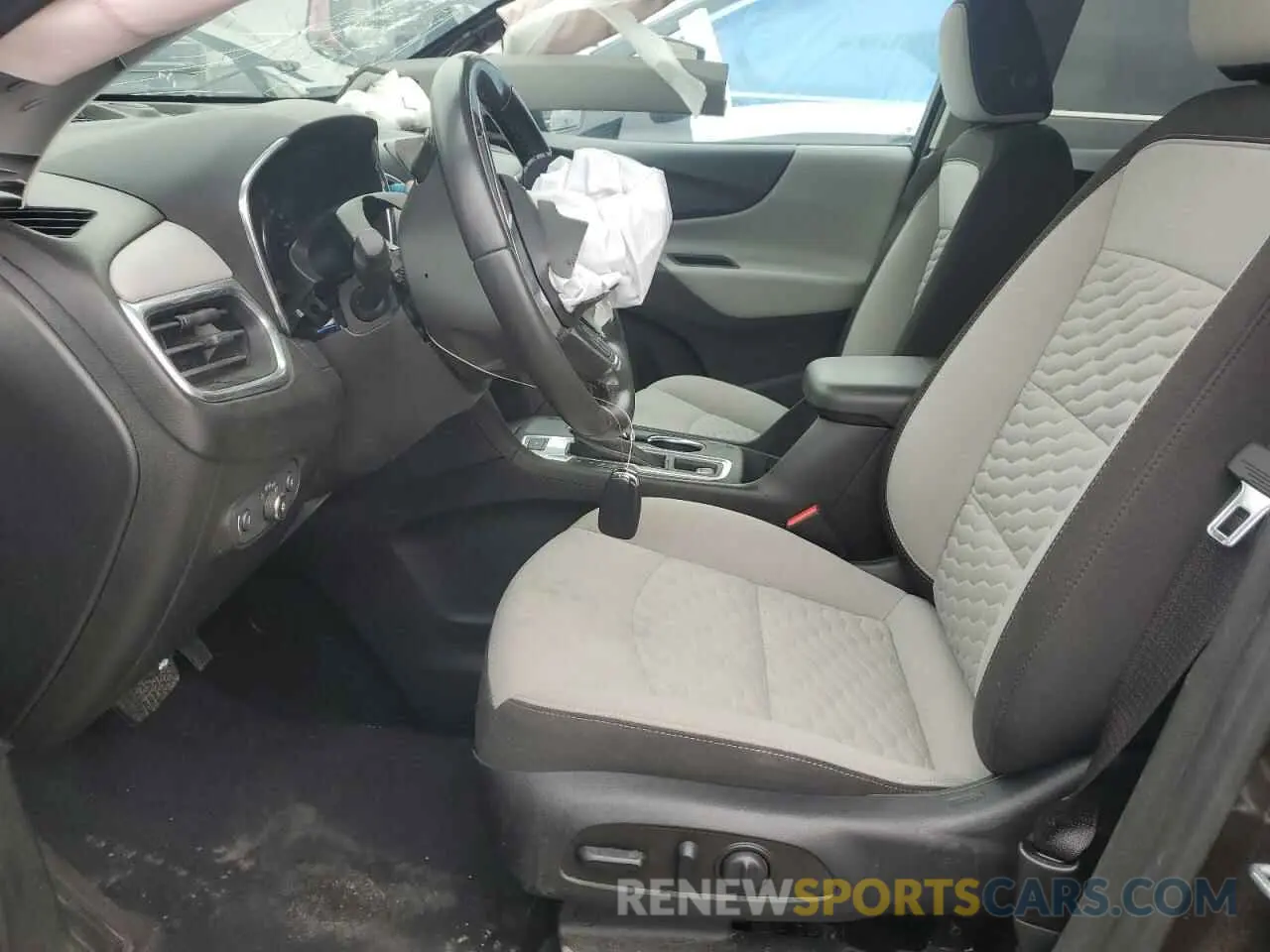 7 fotografías del automóvil dañado 2GNAXUEV4L6233491 CHEVROLET EQUINOX 2020