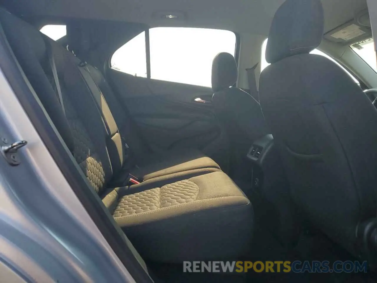 11 fotografías del automóvil dañado 2GNAXUEV4L6240487 CHEVROLET EQUINOX 2020