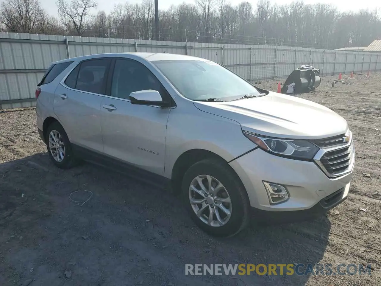 4 fotografías del automóvil dañado 2GNAXUEV4L6240487 CHEVROLET EQUINOX 2020