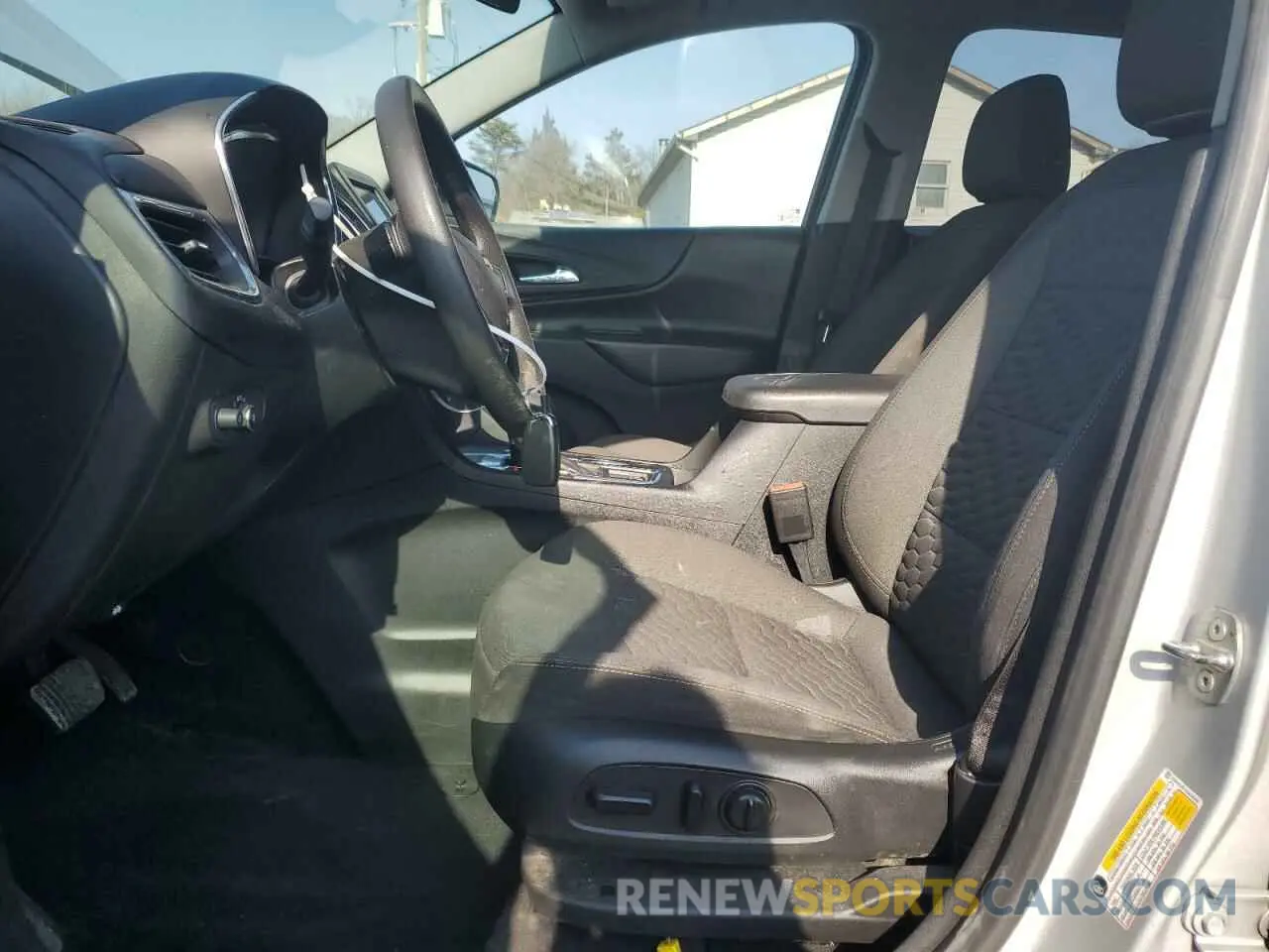 7 fotografías del automóvil dañado 2GNAXUEV4L6240487 CHEVROLET EQUINOX 2020