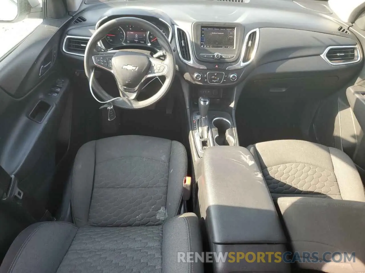 8 fotografías del automóvil dañado 2GNAXUEV4L6240487 CHEVROLET EQUINOX 2020