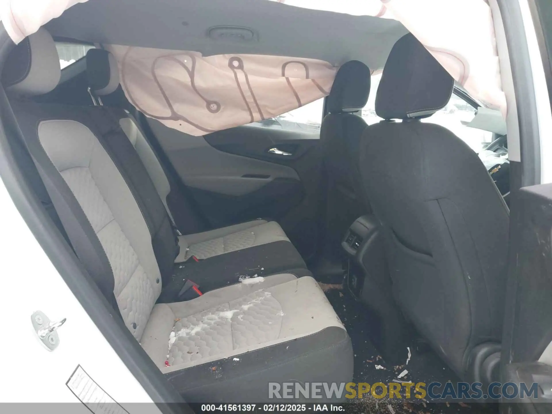8 fotografías del automóvil dañado 2GNAXUEV5L6154590 CHEVROLET EQUINOX 2020