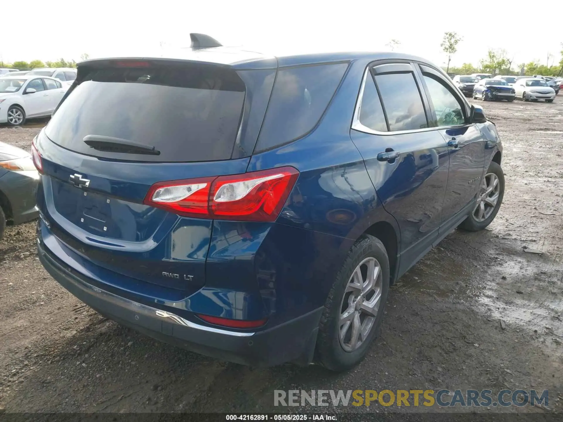 4 fotografías del automóvil dañado 2GNAXUEV5L6173091 CHEVROLET EQUINOX 2020
