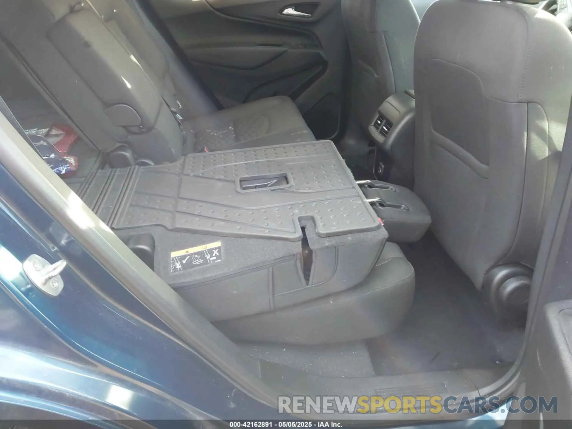 8 fotografías del automóvil dañado 2GNAXUEV5L6173091 CHEVROLET EQUINOX 2020