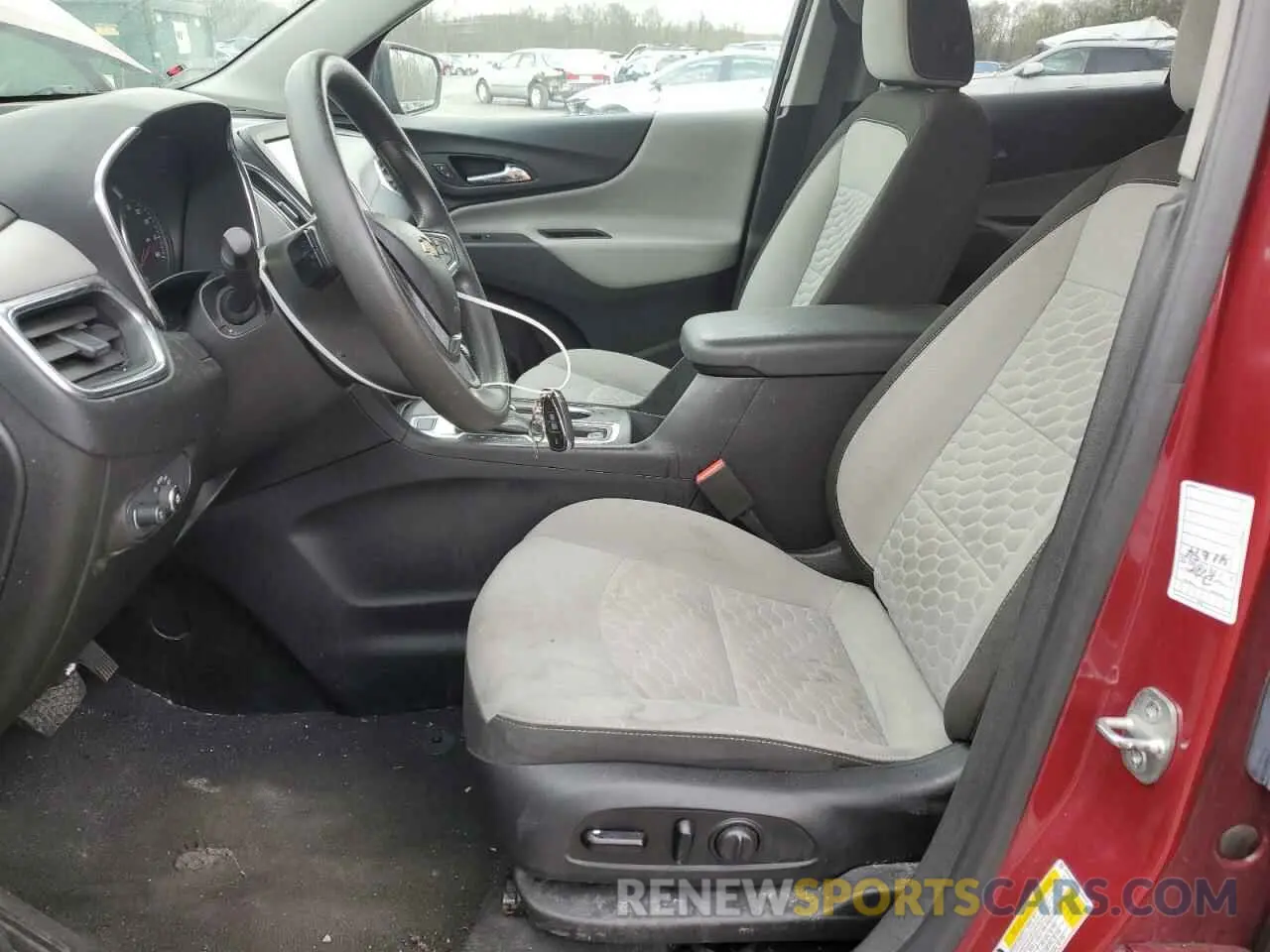 7 fotografías del automóvil dañado 2GNAXUEV5L6201522 CHEVROLET EQUINOX 2020
