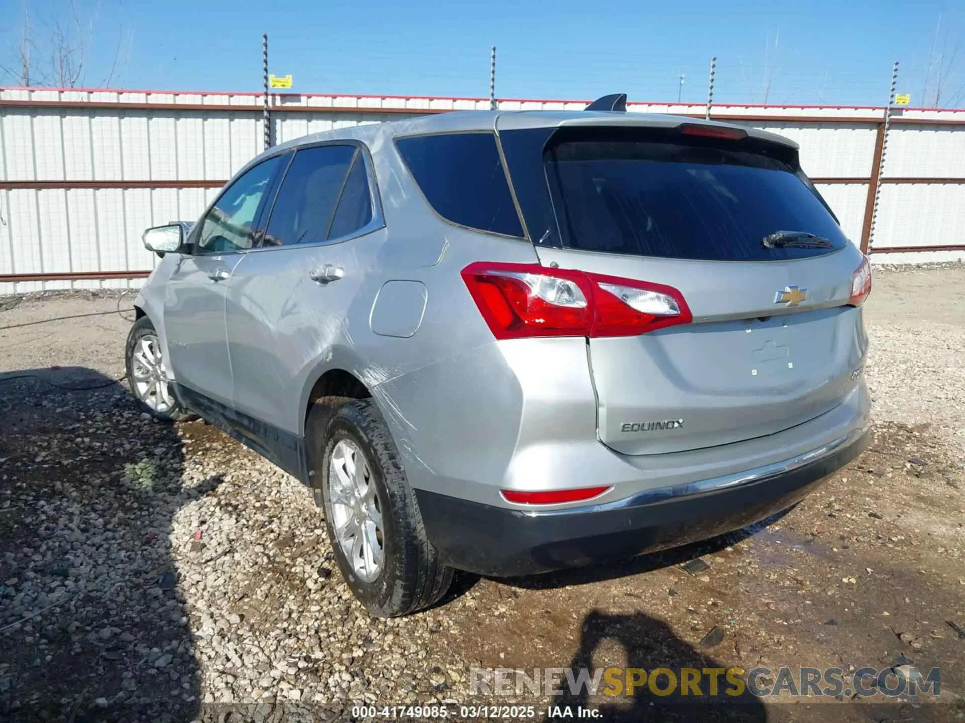 3 fotografías del automóvil dañado 2GNAXUEV5L6205134 CHEVROLET EQUINOX 2020