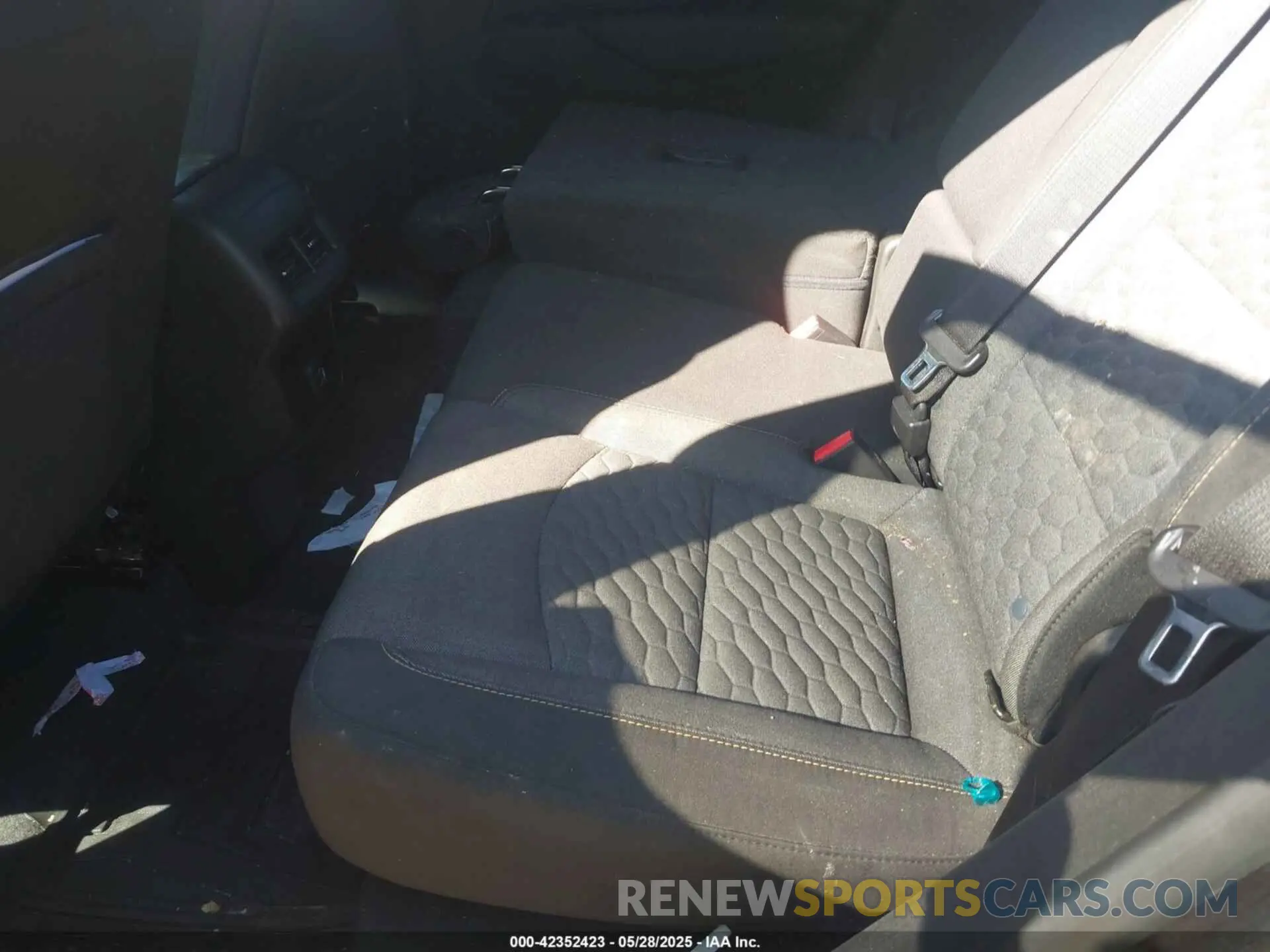8 fotografías del automóvil dañado 2GNAXUEV6L6109805 CHEVROLET EQUINOX 2020