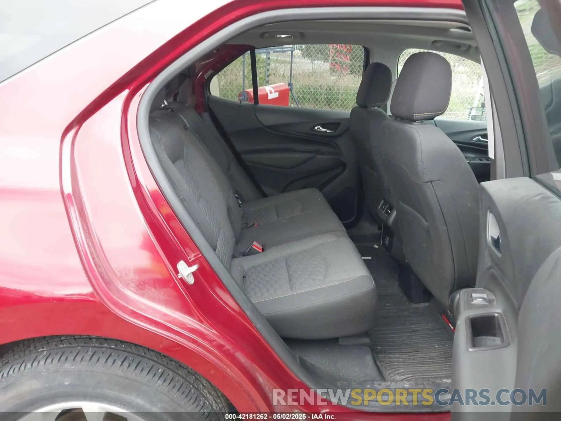 8 fotografías del automóvil dañado 2GNAXUEV6L6220600 CHEVROLET EQUINOX 2020